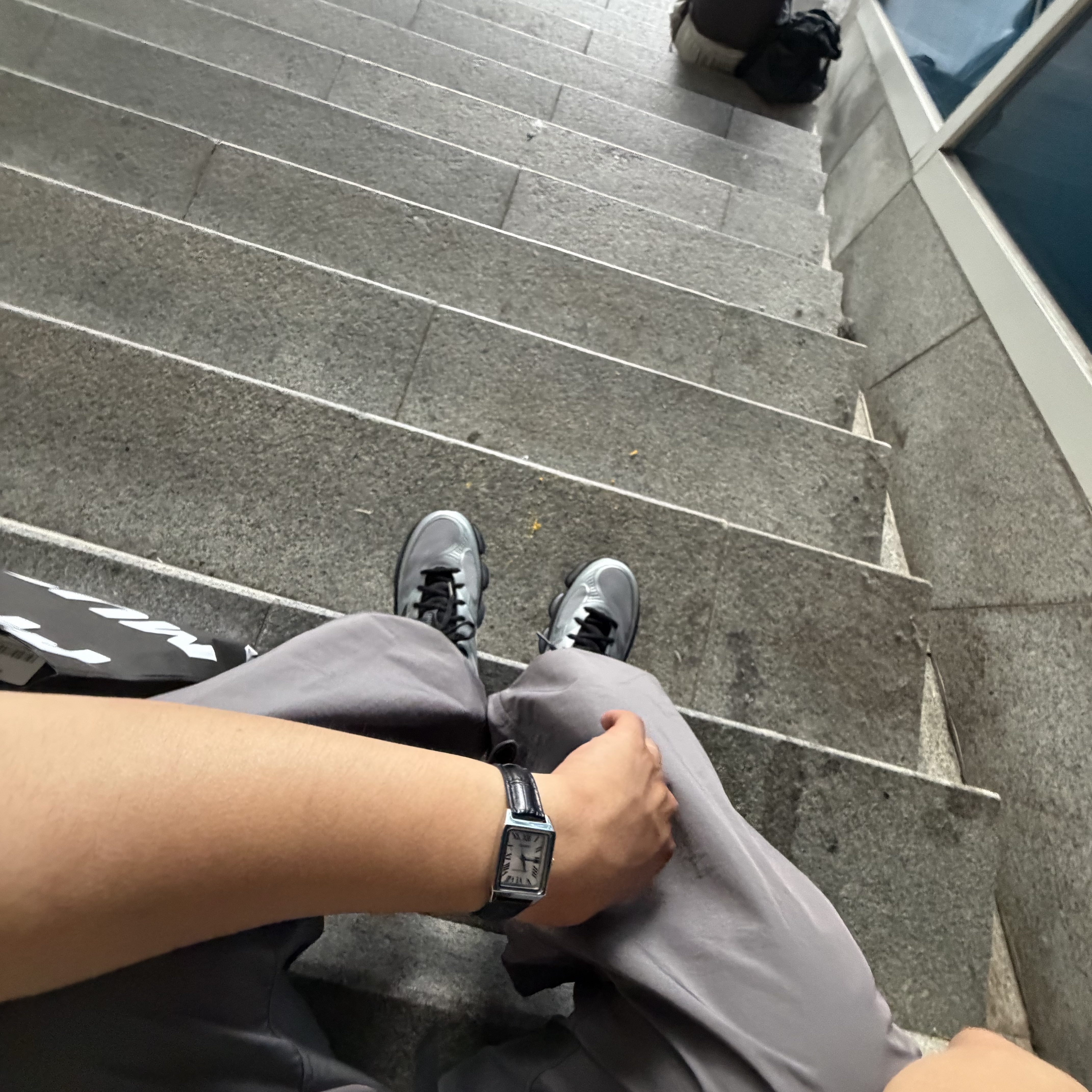 New Balance 2000 Abzorb Black Silver Metallic 착용 스타일 - 2
