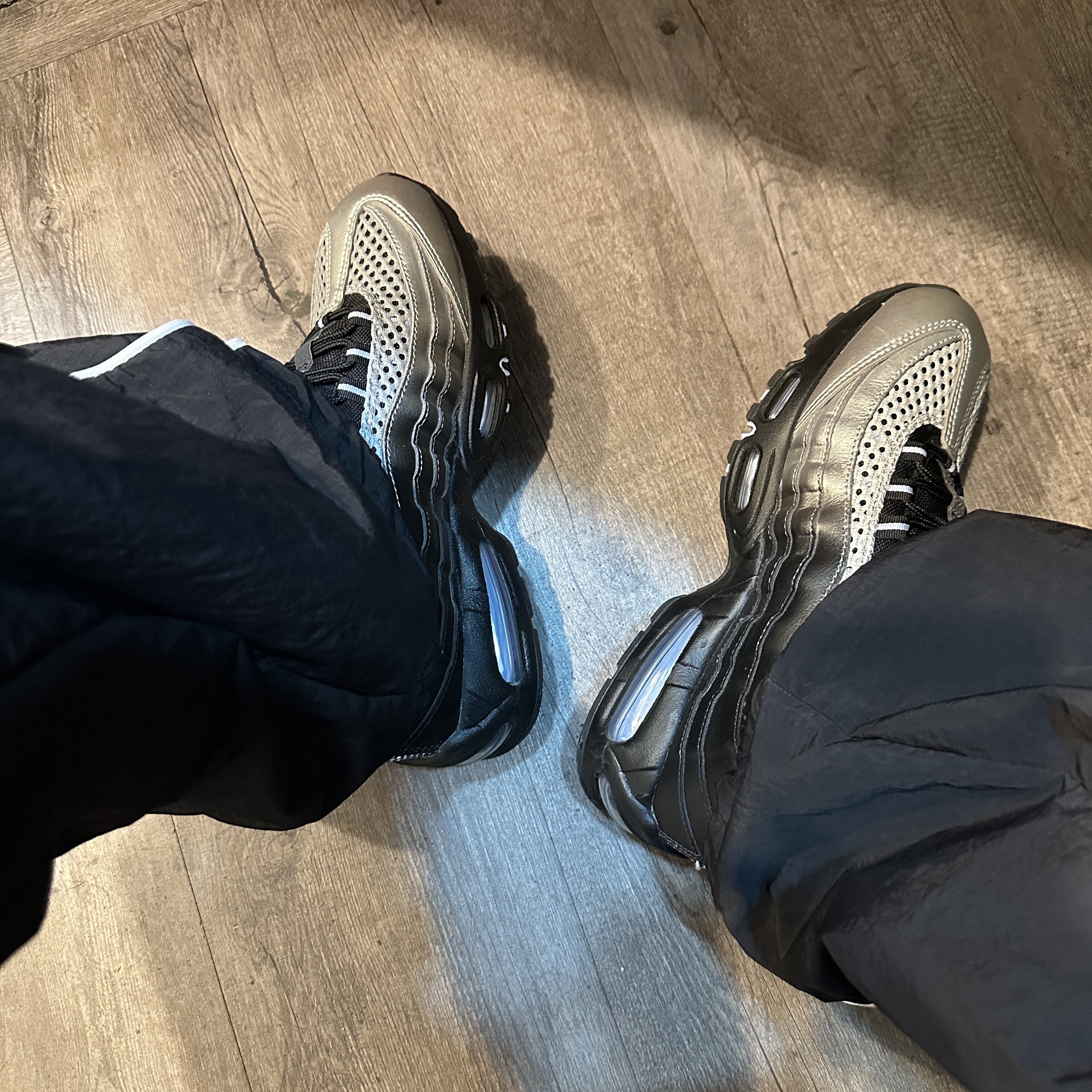 Nike x Palace Air Max 95 Metallic Silver Aluminum 착용 스타일