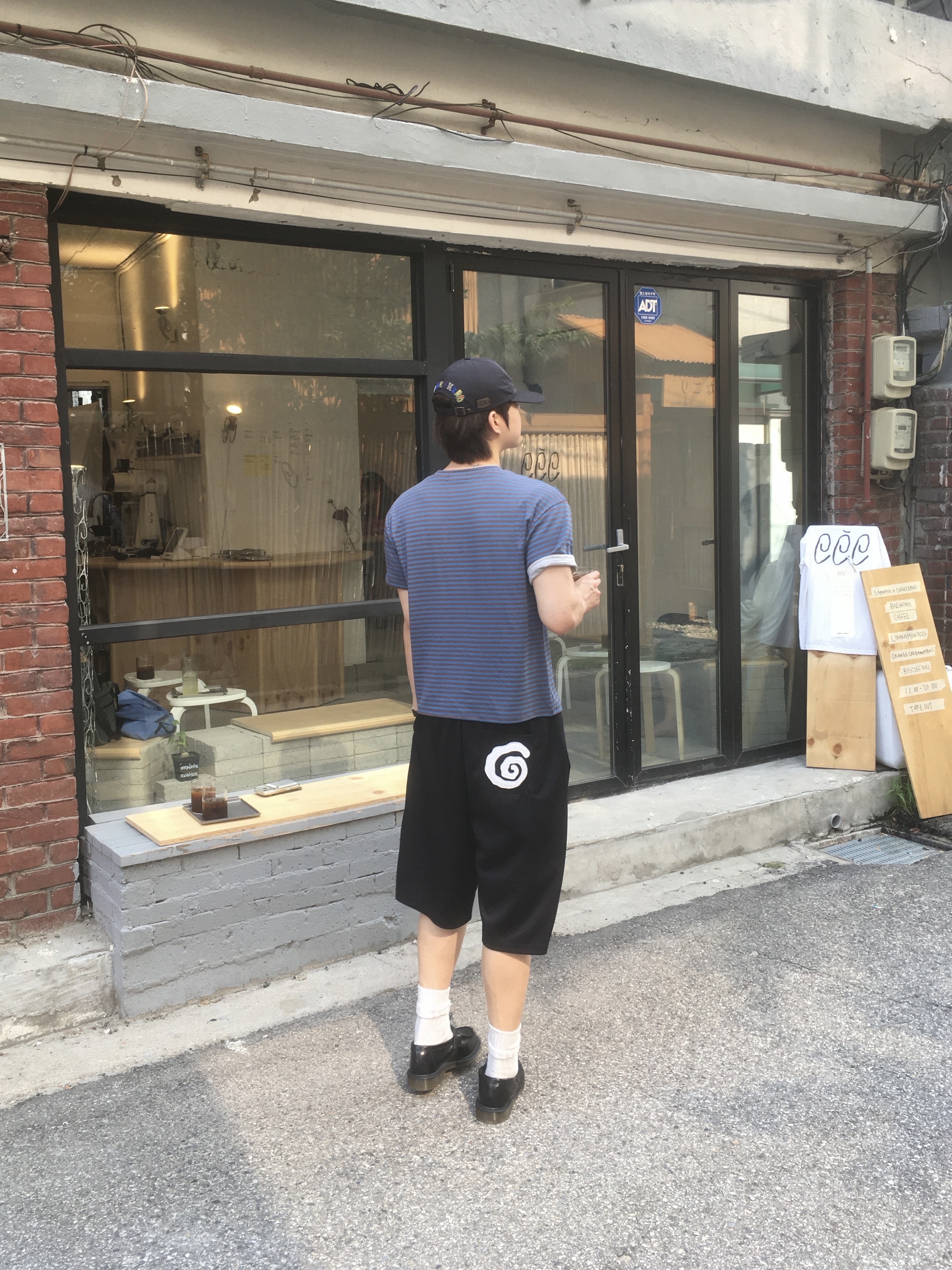 Dr. Martens Adrian Smooth Black, Casio F-91WM-7 착용 스타일 - 5