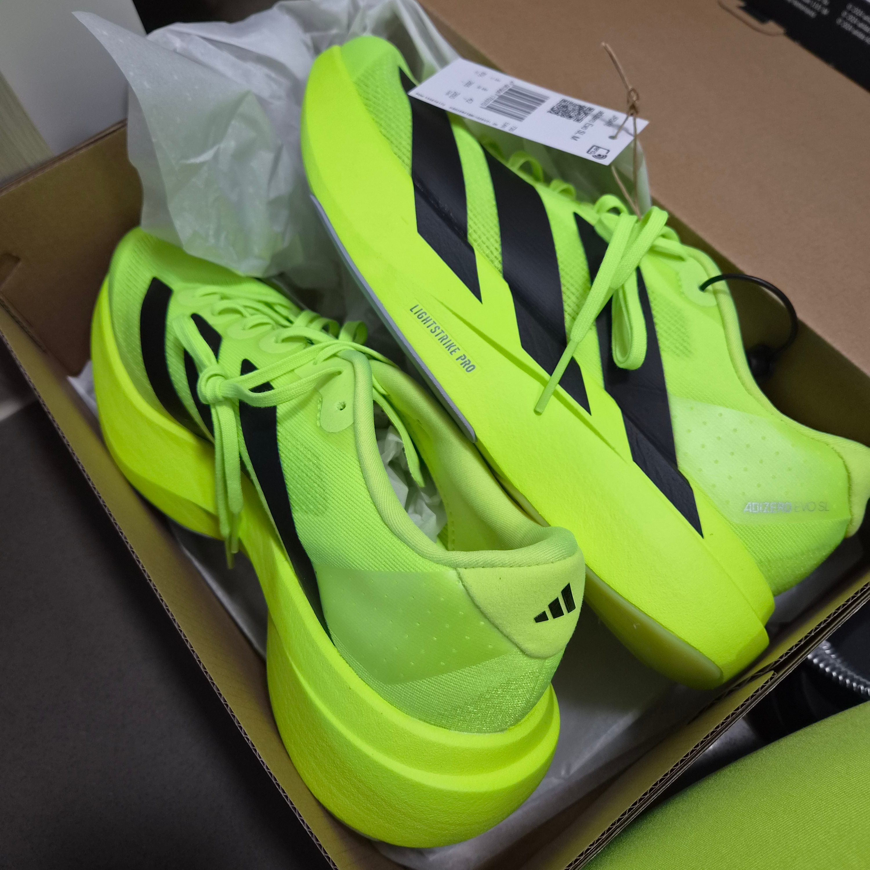 Adidas Adizero EVO SL Lucid Lemon Core Black 착용 스타일 - 3