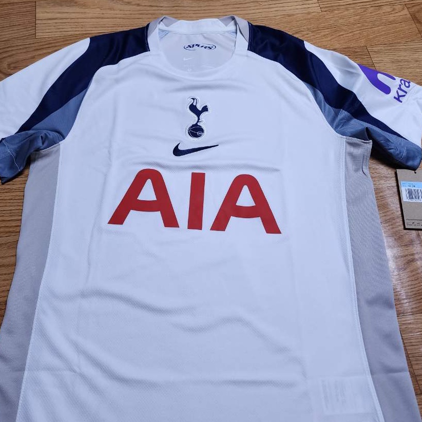 Nike Tottenham Hotspur 2025/26 Stadium Home Dri-Fit Football Replica Jersey White Light Iron Ore (Non Marking Ver.) 착용 스타일 - 1