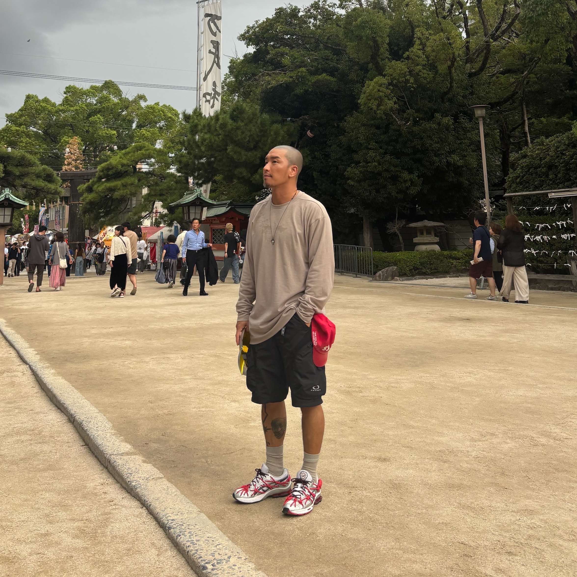 Goldwin 0 Advanced Gleam L/S T-Shirt Moon Rock, Saint Mxxxxxx Saint 6 Panel Cap Red - 25SS 착용 스타일