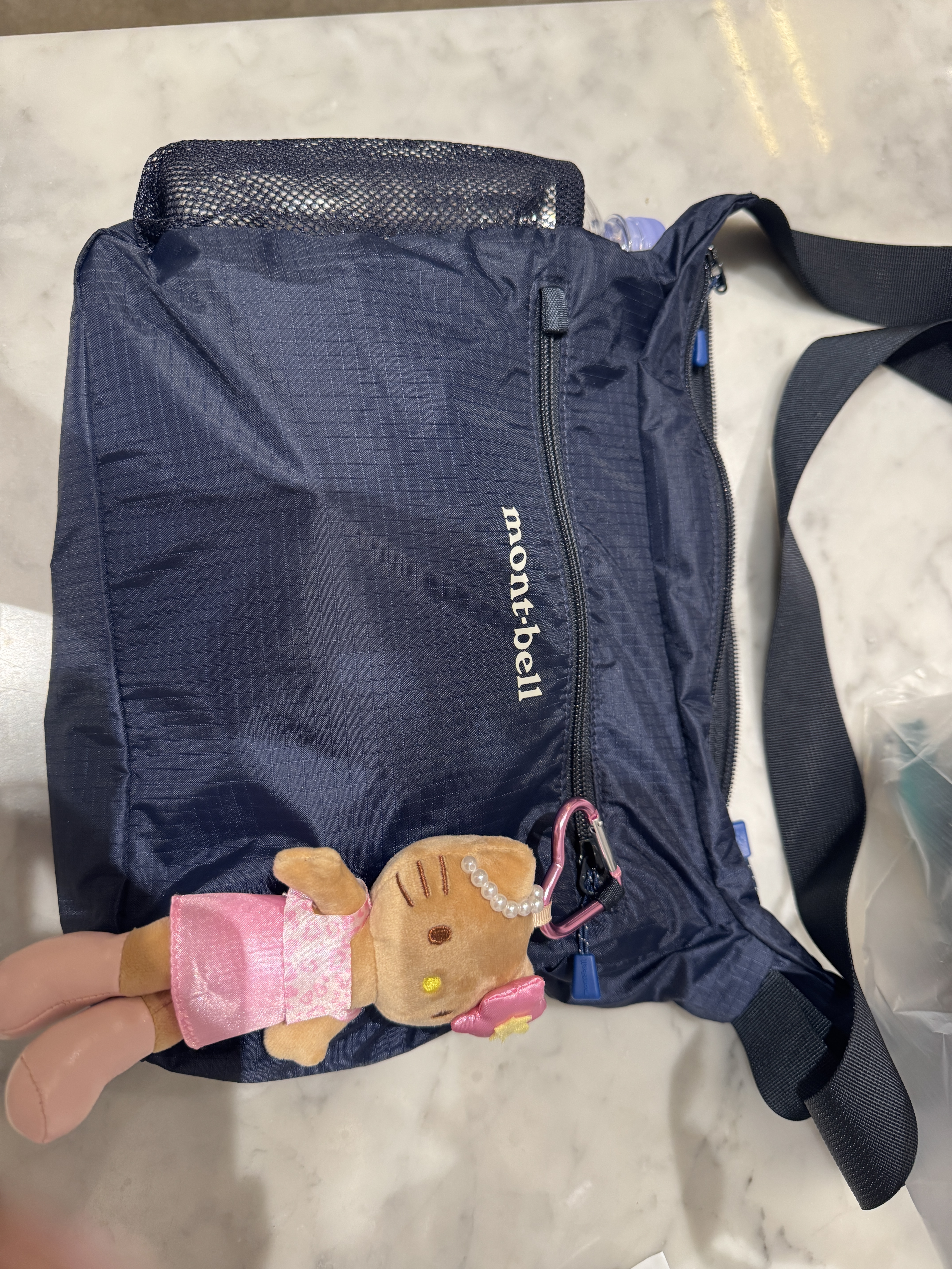Montbell Pocketable Light Shoulder Bag S Navy - 25FW 착용 스타일