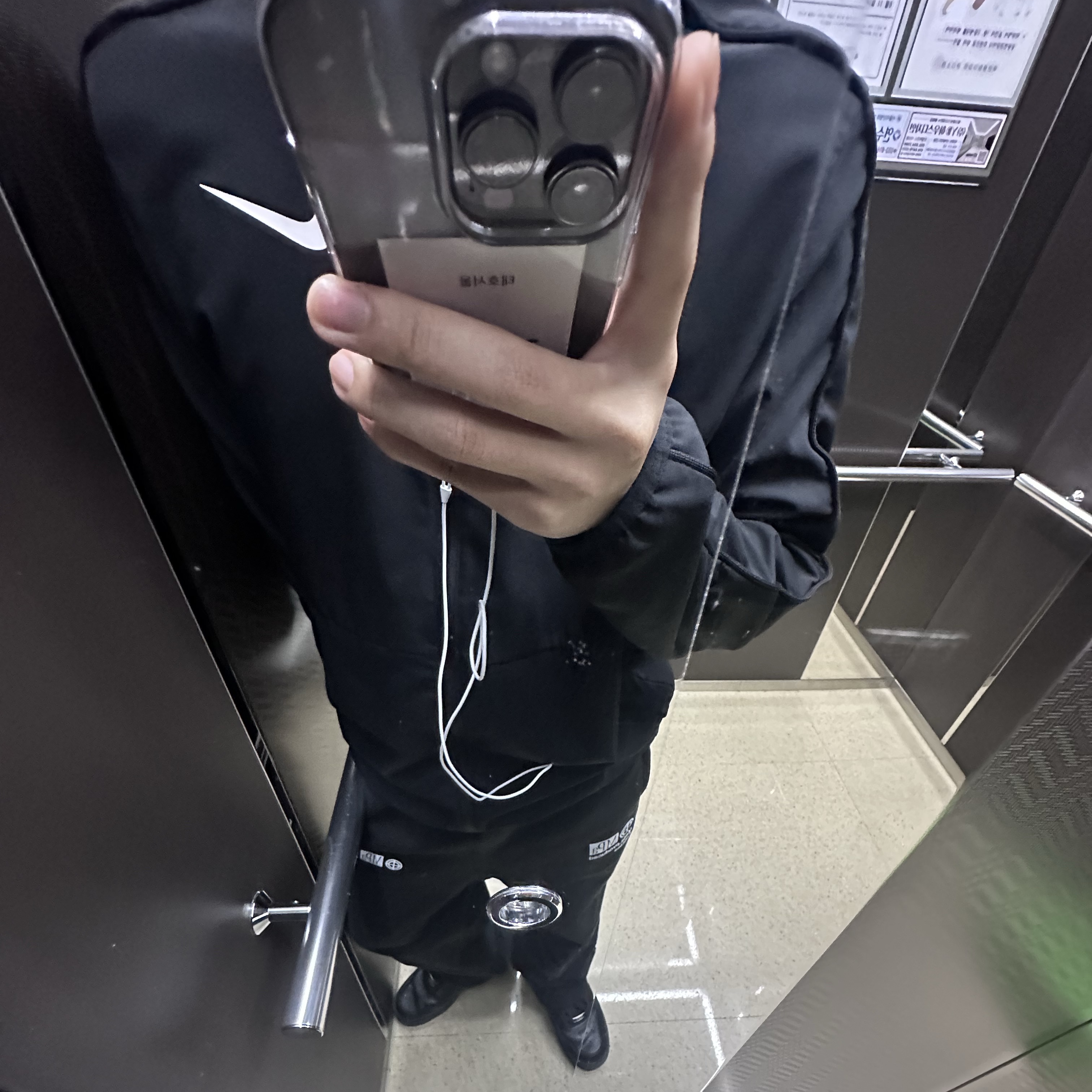 Nike Air Force 1 '07 Low Triple Black, Nike Dri-Fit Woven Training Jacket Black - Asia 착용 스타일