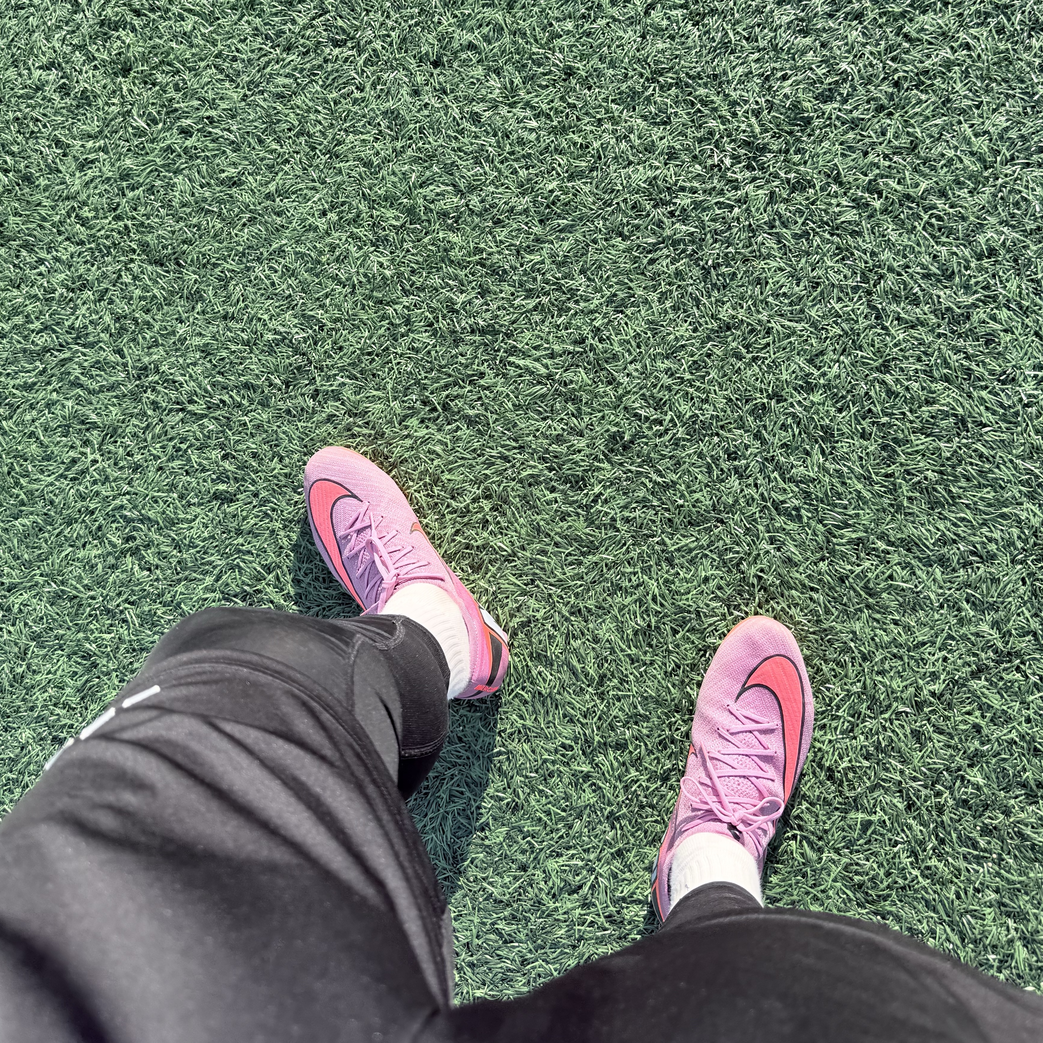 Nike Zoom Mercurial Vapor 16 Elite AG Pro Magic Flamingo Total Crimson 착용 스타일