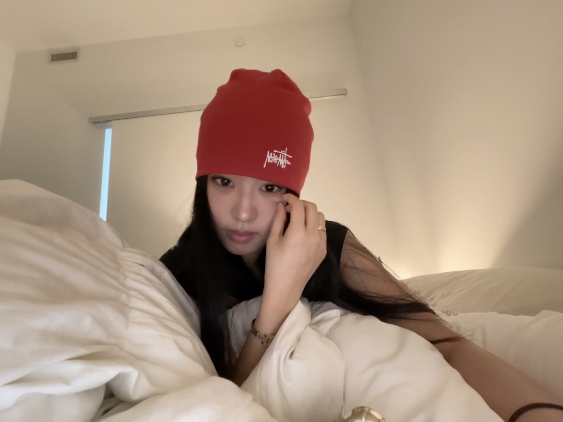 Stussy Jersey Skullcap Red 착용 스타일