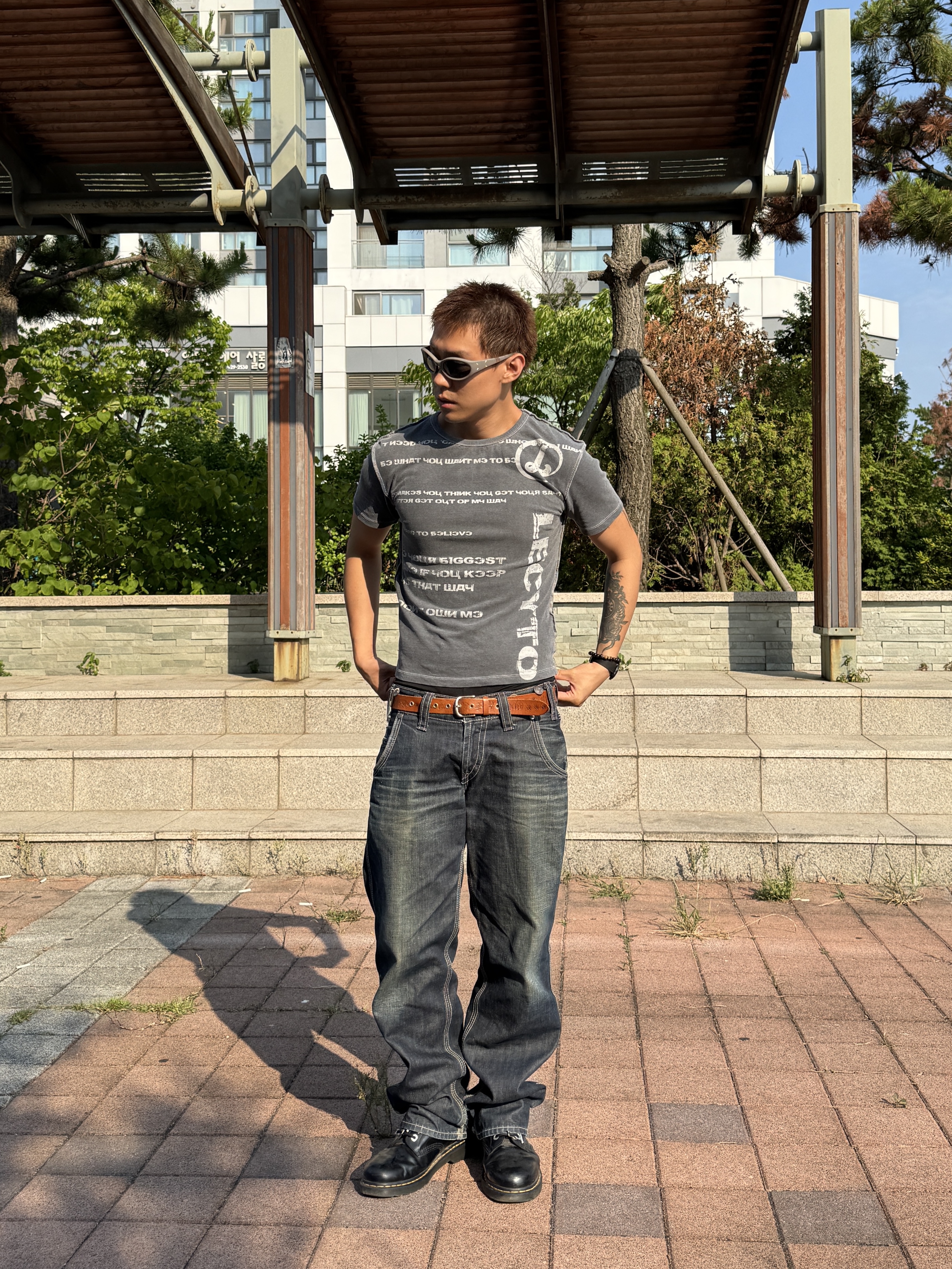 Thisisneverthat x Daniel Johnston Leather Belt Brown, Gentle Monster x Maison Margiela MM104 Leather Khaki Black 착용 스타일 - 1