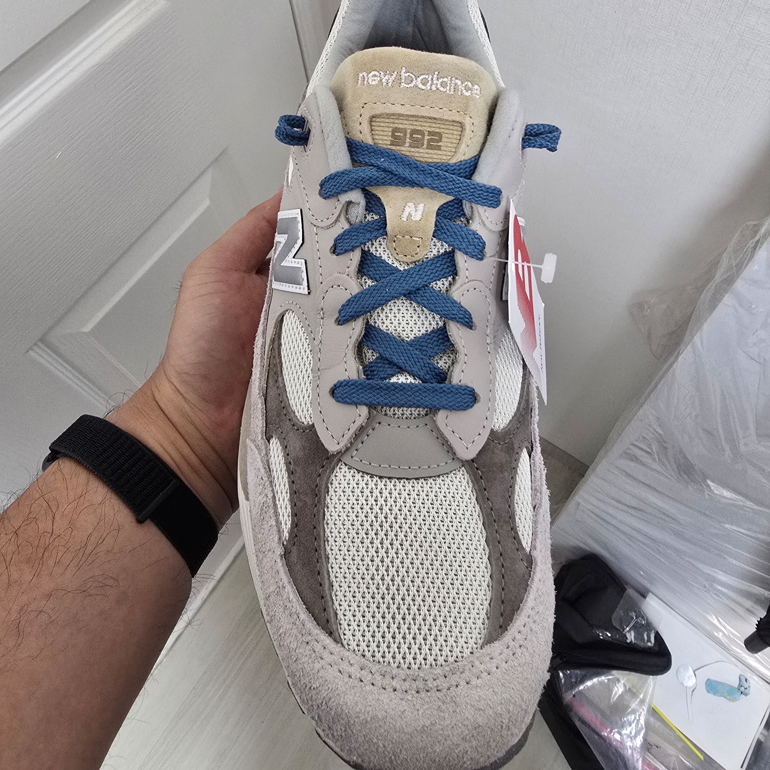 New Balance 992 Made in USA Moonrock Mushroom 착용 스타일 - 2