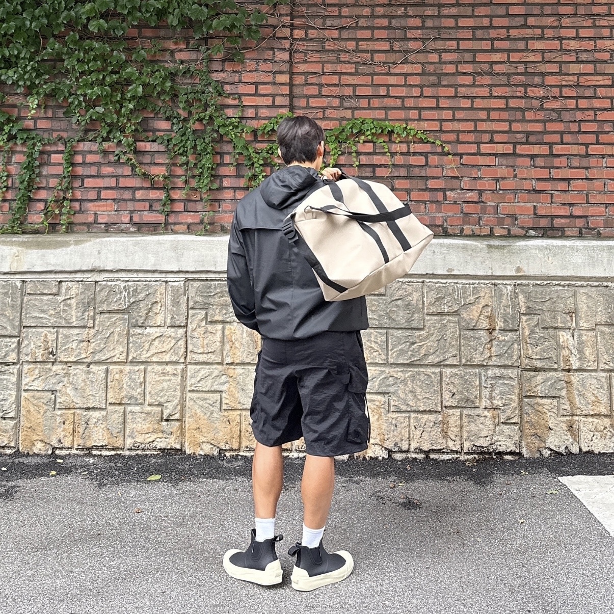 SUBCATEGORY SUB F751 Black & Cream 착용 스타일 - 2