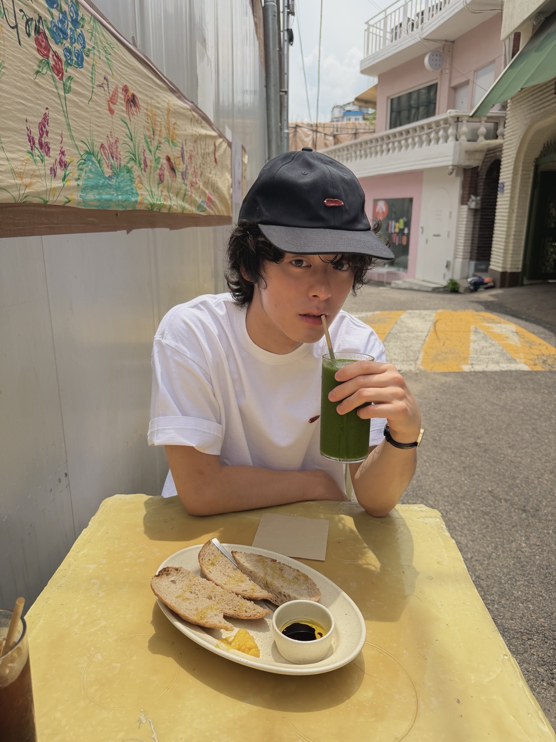 AKRYL Jersey Tee White - 26FW, AKRYL Icon Cap Black - 26FW 착용 스타일 - 2