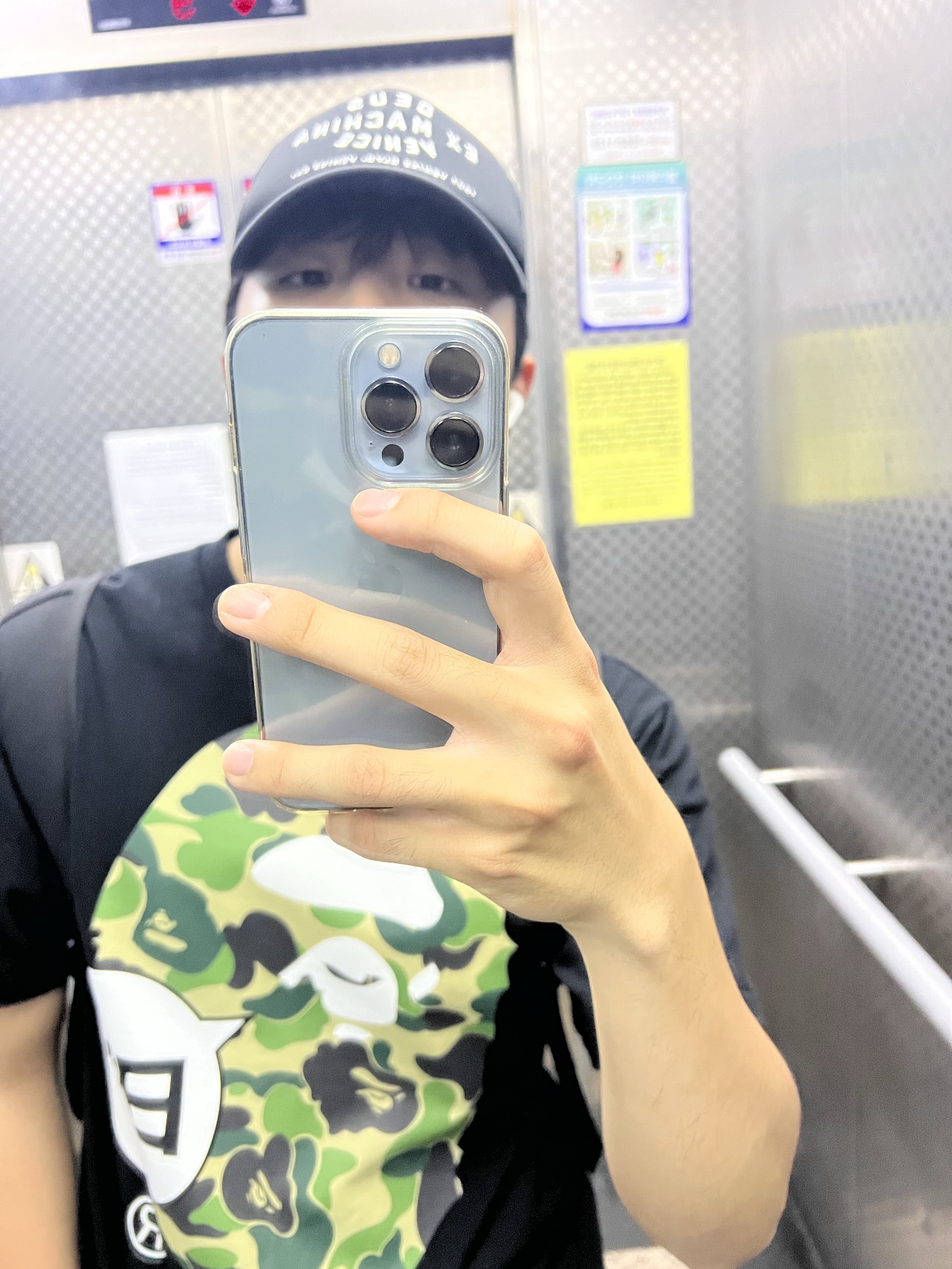 BAPE City Tokyo Big Ape Head T-Shirt Black, Deus Ex Machina Venice Adderess Trucker Cap Black 착용 스타일 - 1