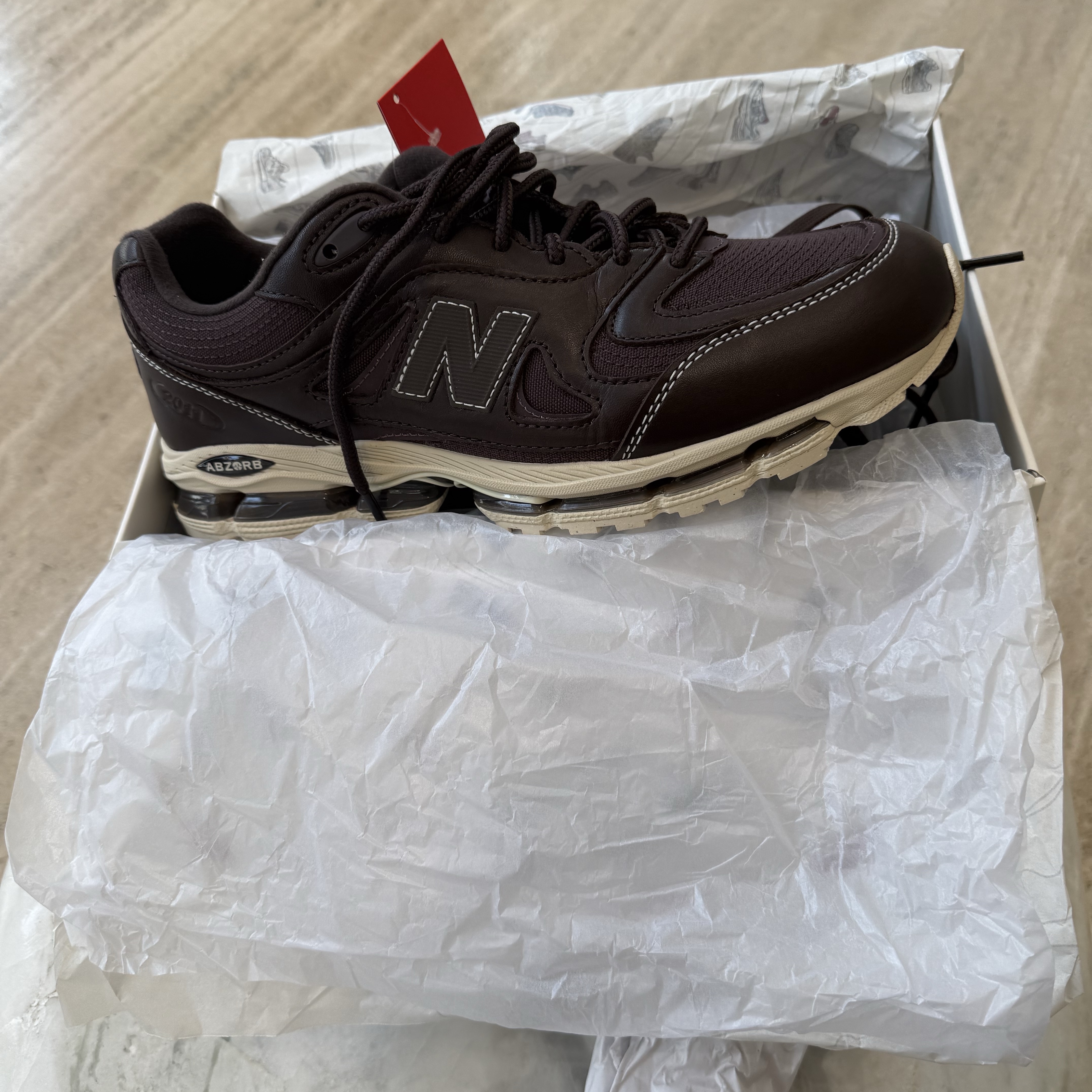 New Balance x Kith Ronnie Fieg 2011 Fudge Black Coffee 착용 스타일 - 3