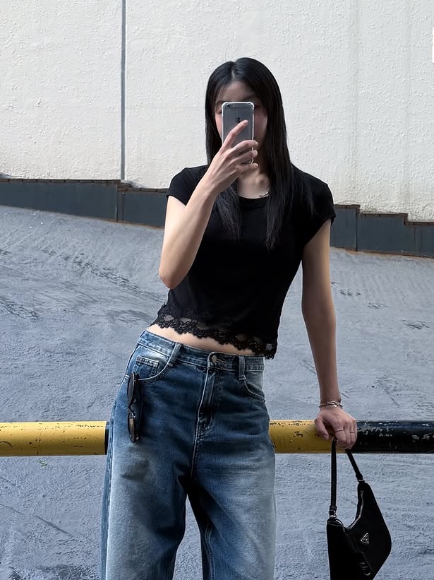 PHOS333 W Slim Fit Lace T-Shirt Black 착용 스타일 - 1