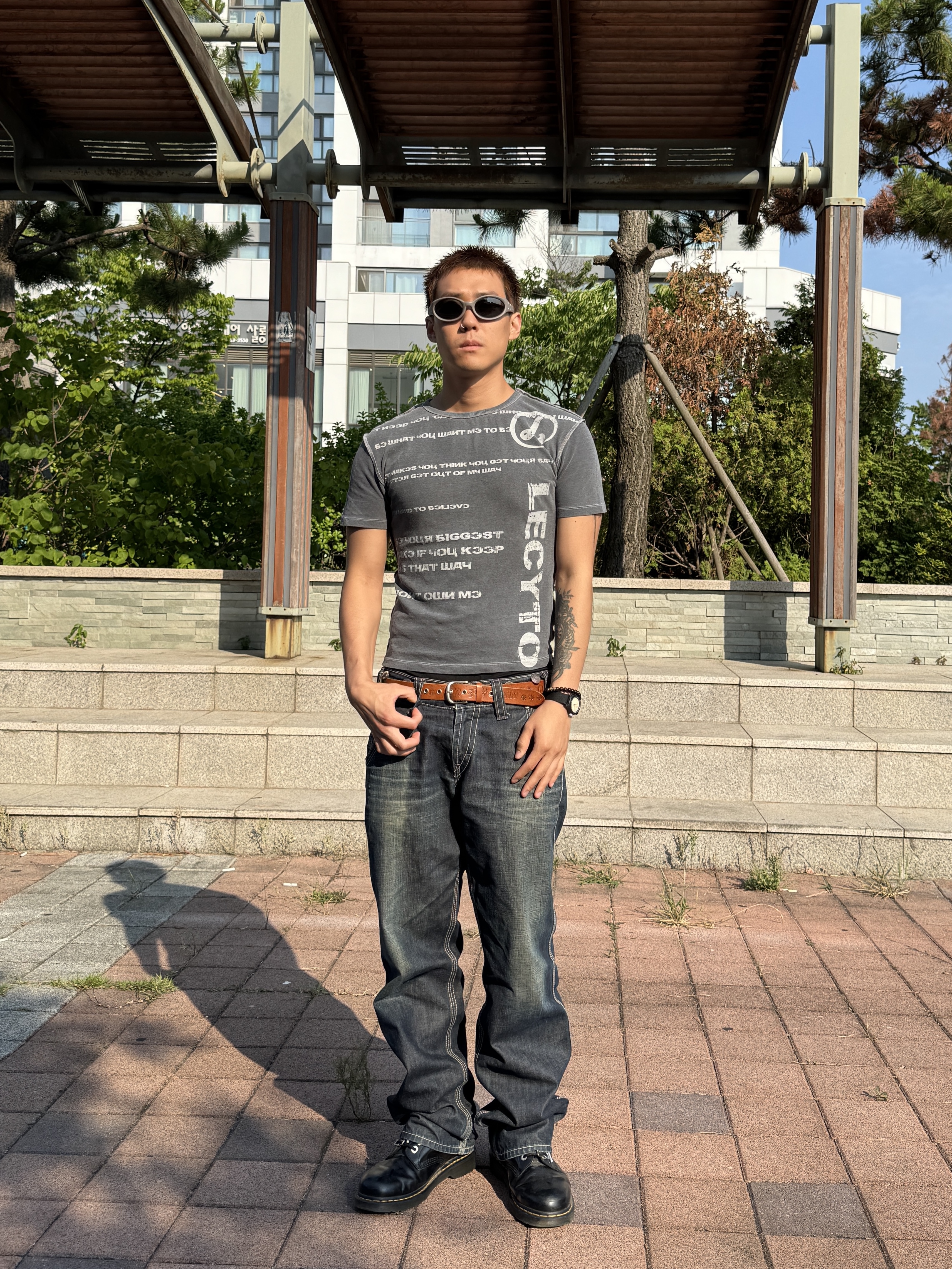 Thisisneverthat x Daniel Johnston Leather Belt Brown, Gentle Monster x Maison Margiela MM104 Leather Khaki Black 착용 스타일 - 2