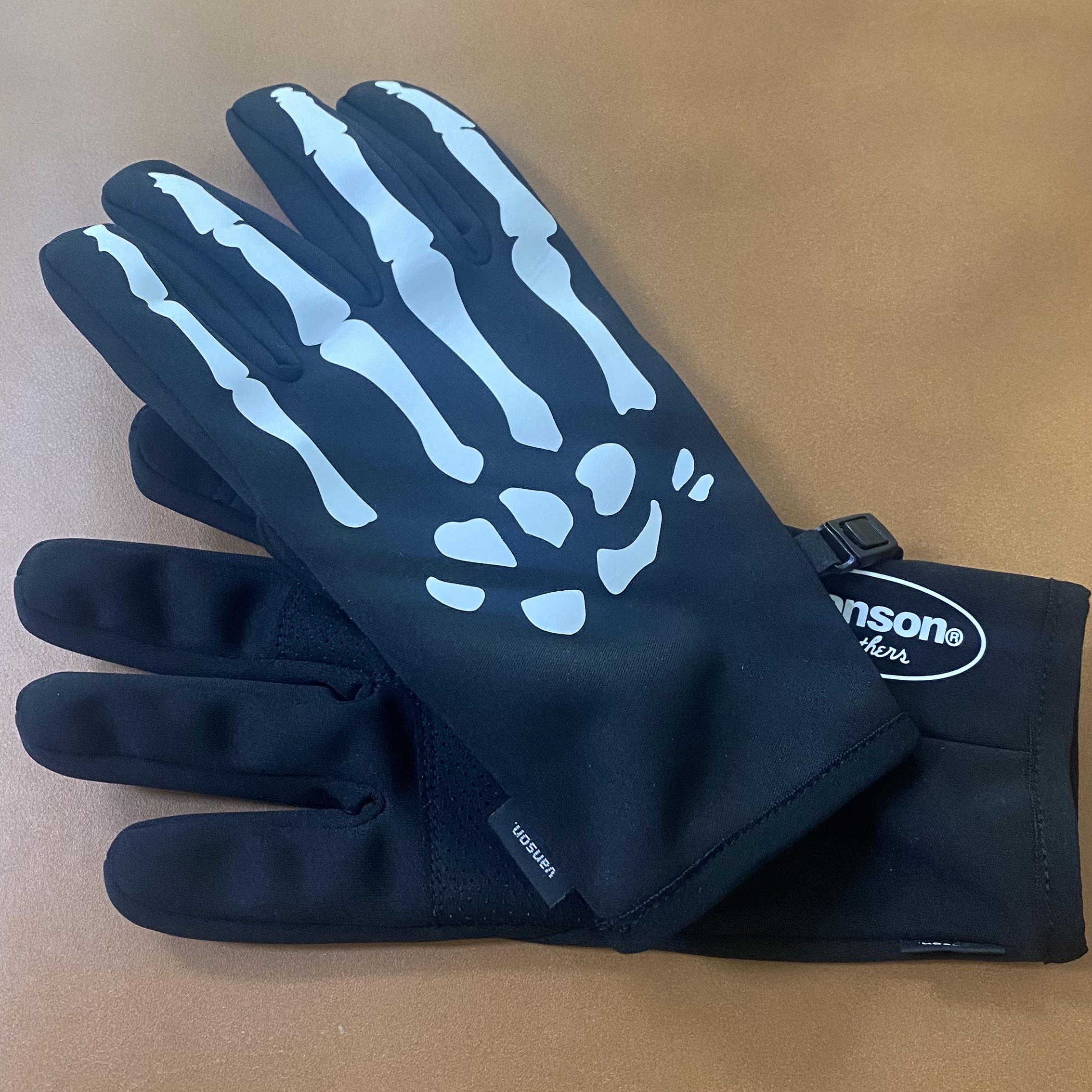 Vanson Leathers Xray Gloves / Black & White 착용 스타일