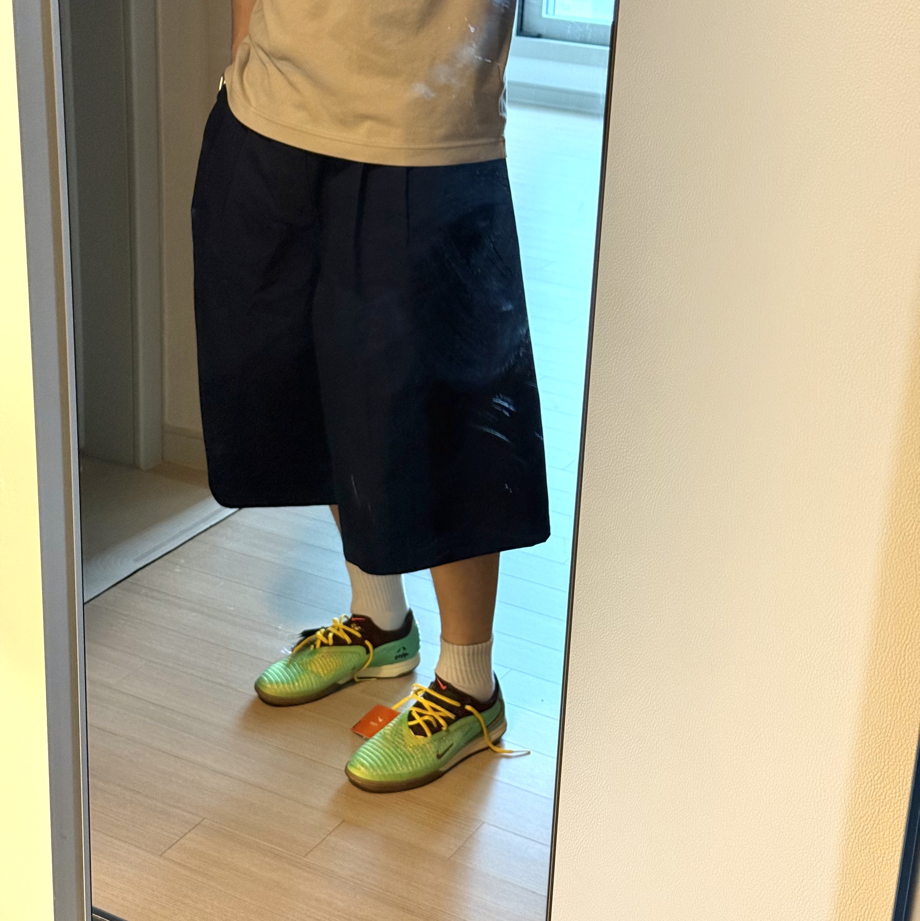 Nike x Travis Scott Cactus Jack Phantom 6 Low Indoor Earth and Metallic Gold 착용 스타일 - 1