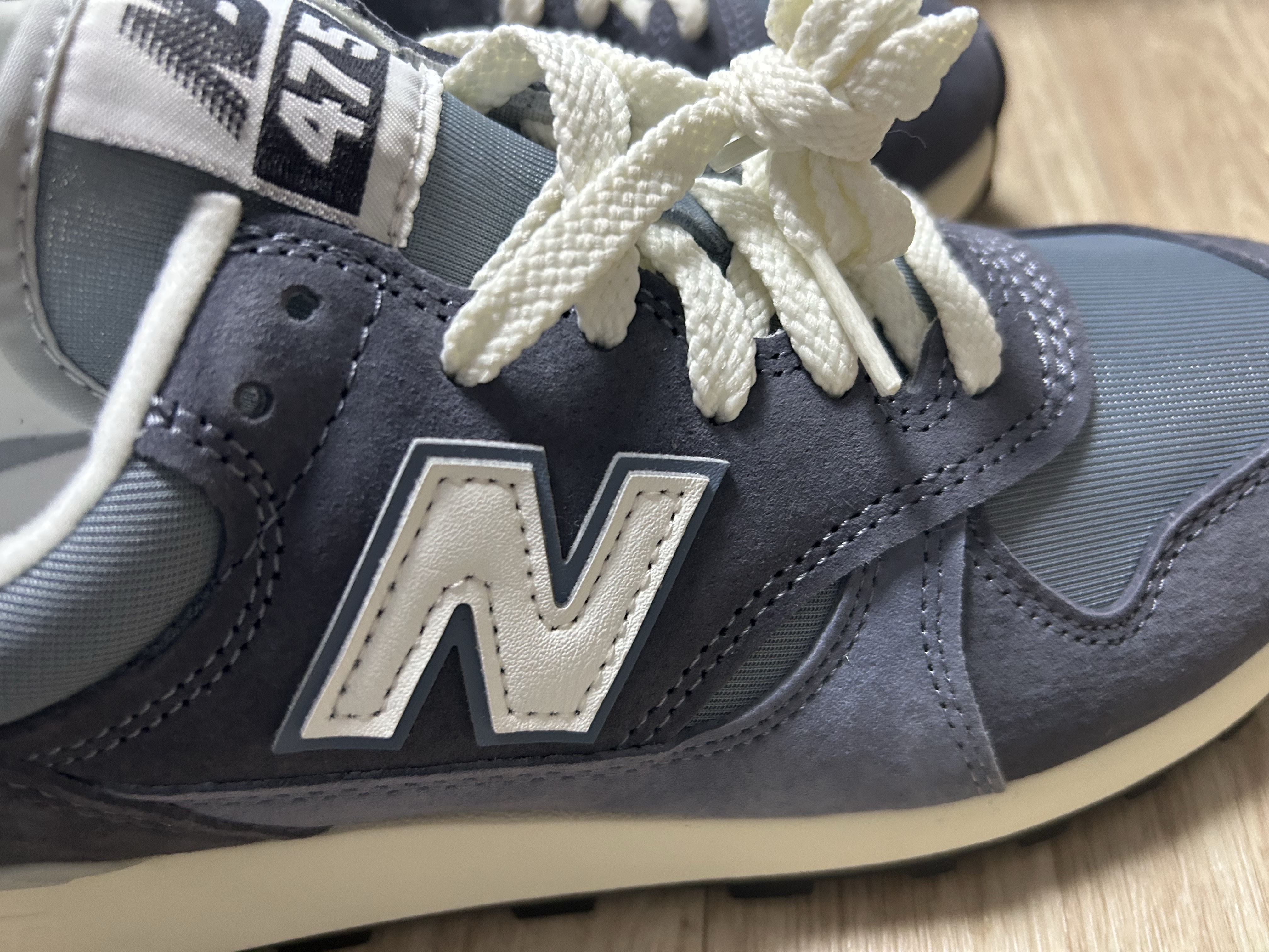 New Balance 475 Steel Dark Arctic Grey 착용 스타일