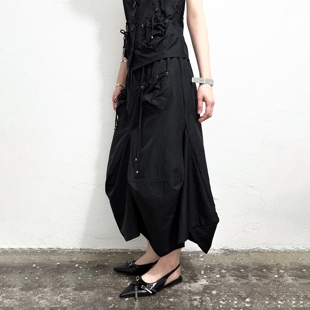스틸레써디 볼륨 포켓 스트럭쳐드 스커트 블랙(Still Lethardy Volume Pocket Structured Skirt Black) - 4