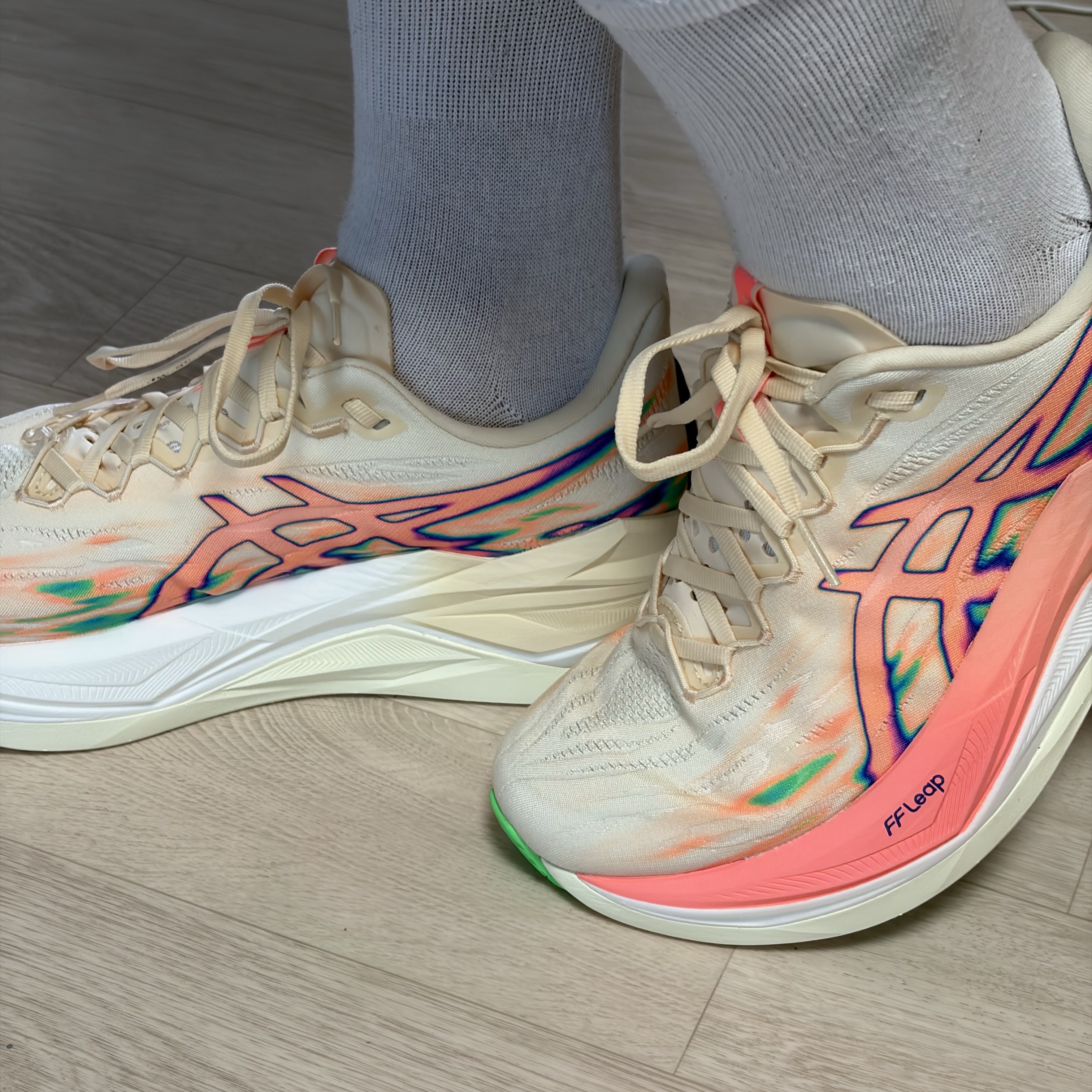 Asics Superblast 3 Seashell Sun Coral 착용 스타일 - 3