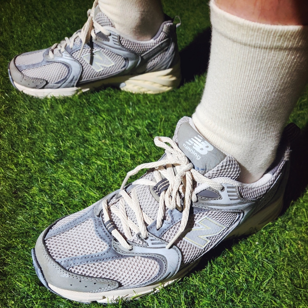 Carhartt WIP Dune Cap Dusty Hamilton Brown, New Balance 530 Premium Vintage Grey Matter 착용 스타일 - 5
