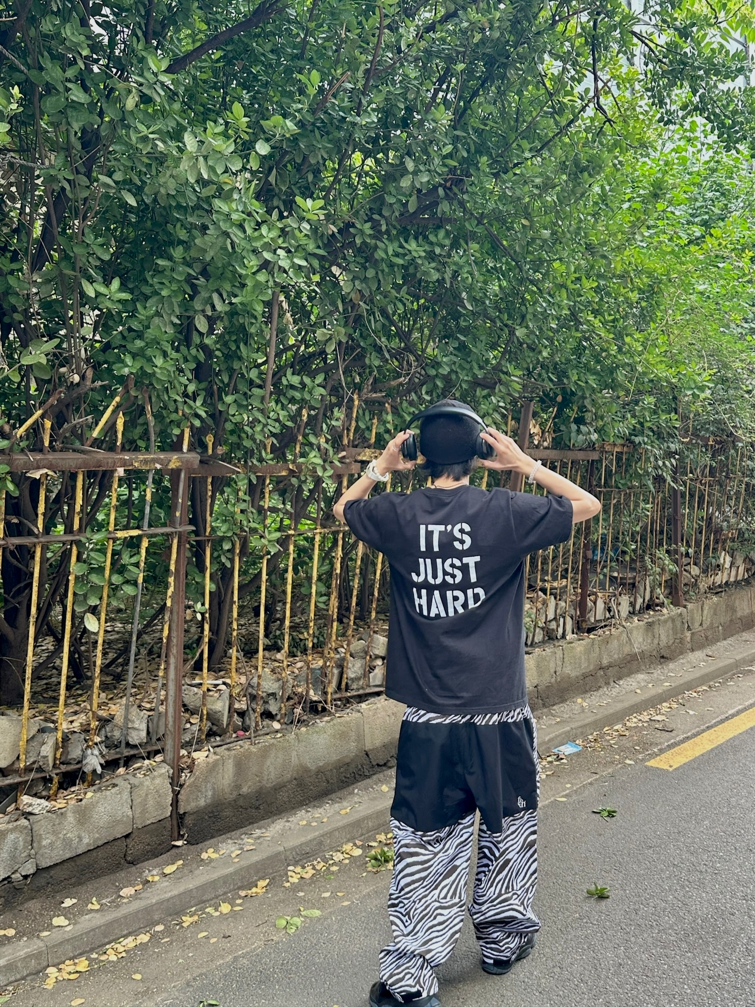 Supreme Hard T-Shirt Black - 26SS 착용 스타일 - 4