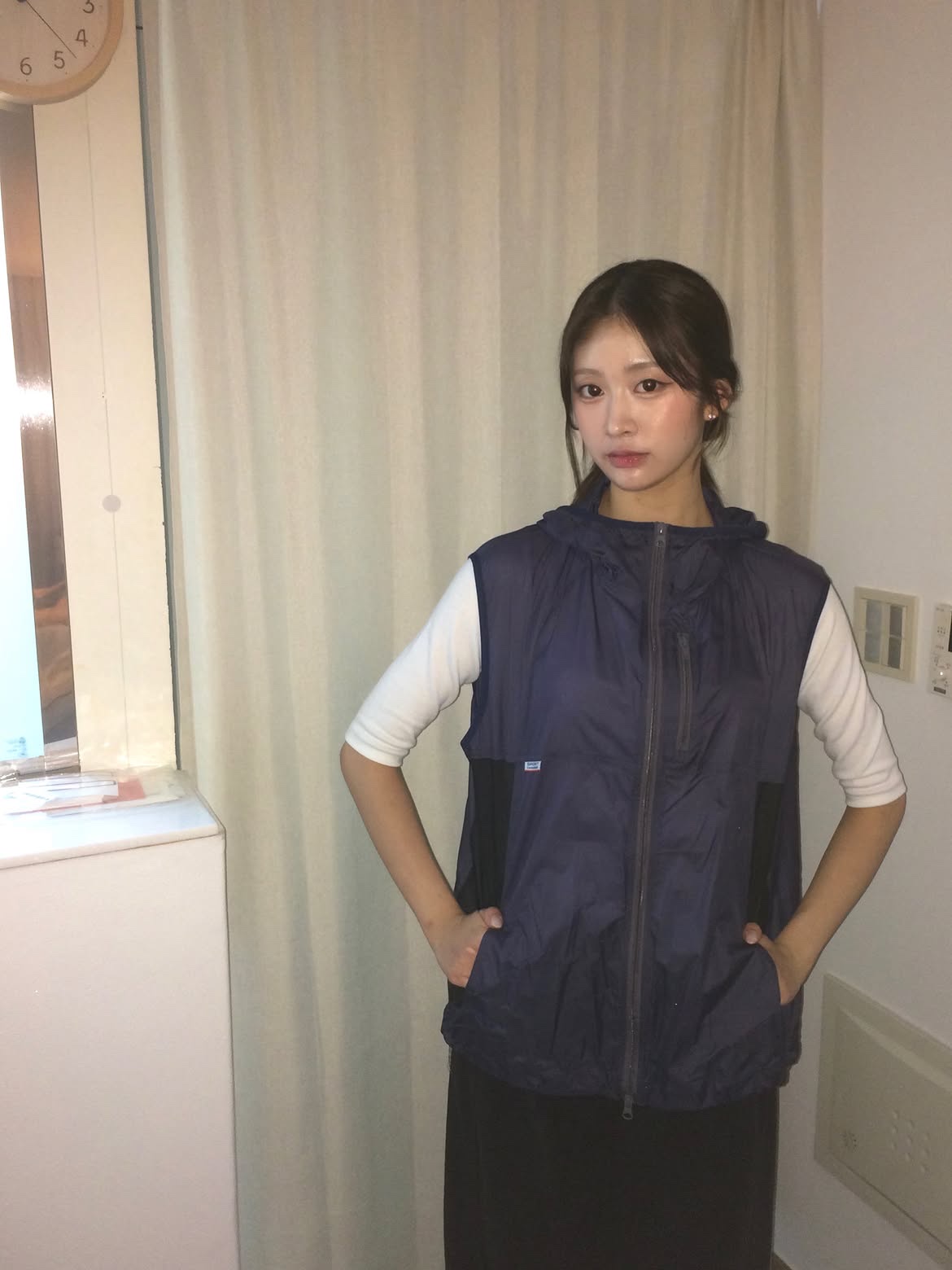 SPORT CHAMBER Light Active Hood Vest NAVY 착용 스타일 - 1