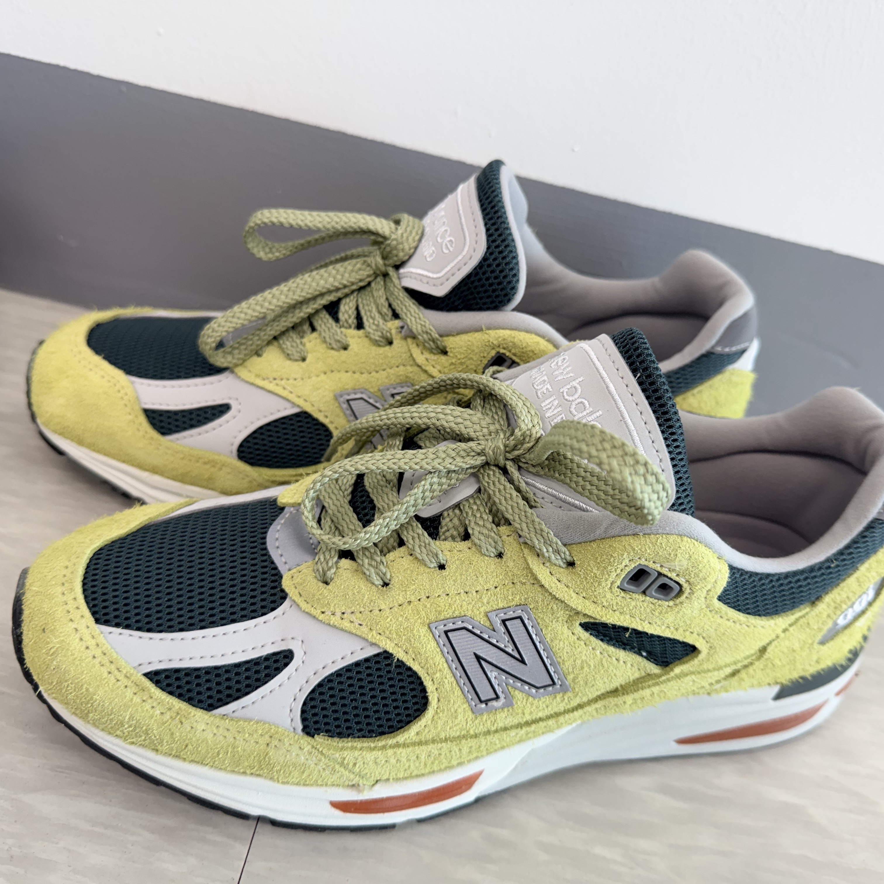 New Balance 991v2 Made in UK Grape Sorbet Beechnut Trekking Green 착용 스타일