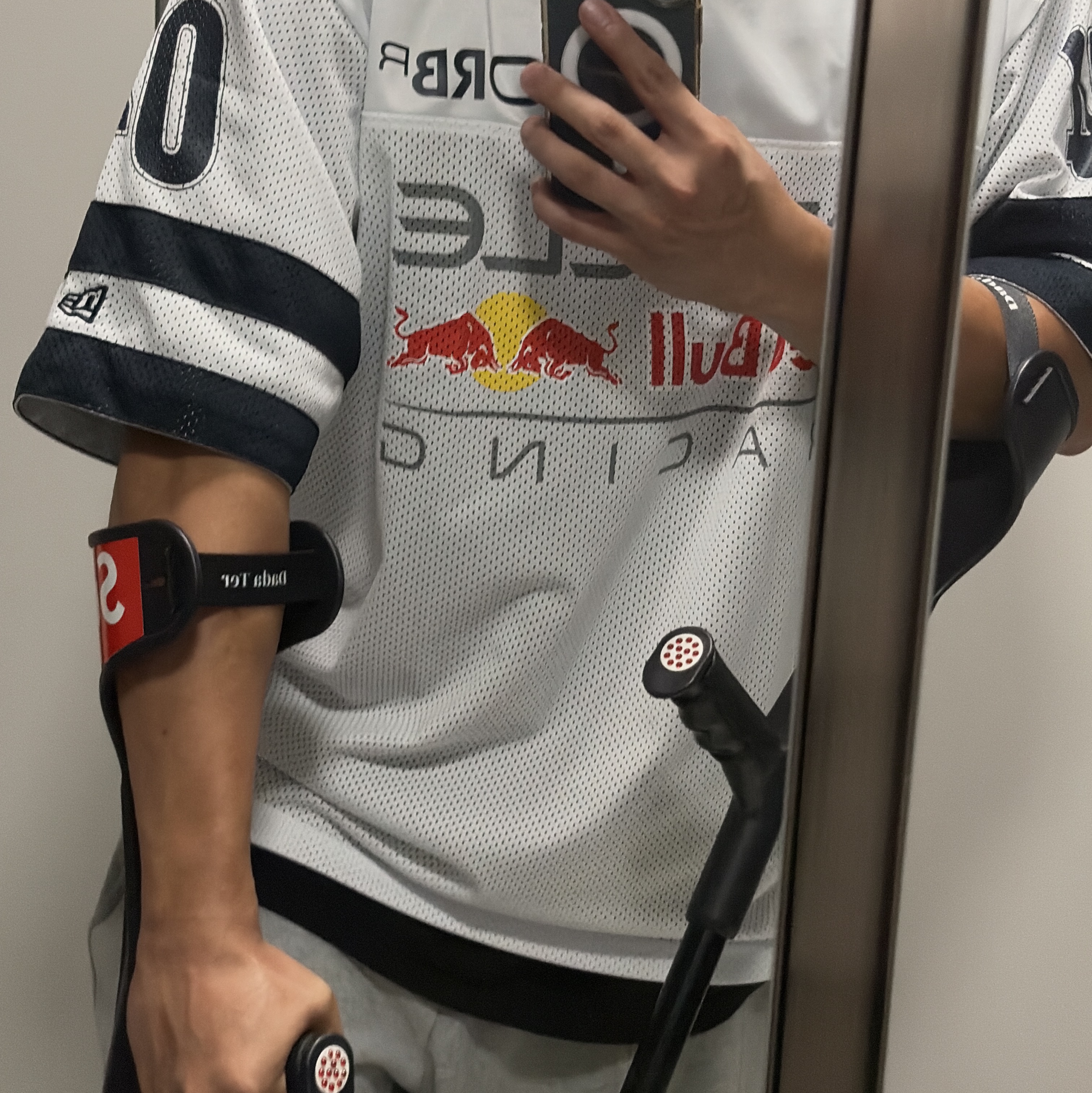 New Era x Oracle Red Bull Racing Mesh T-Shirt White 착용 스타일