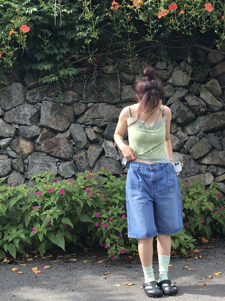(W) Keen Shanti Black Dawn Blue, [KREAM 단독][니티드X림박스] Knitted Relaxed Washing Denim Two-Tuck Cinch Back Shorts Washing Blue 착용 스타일
