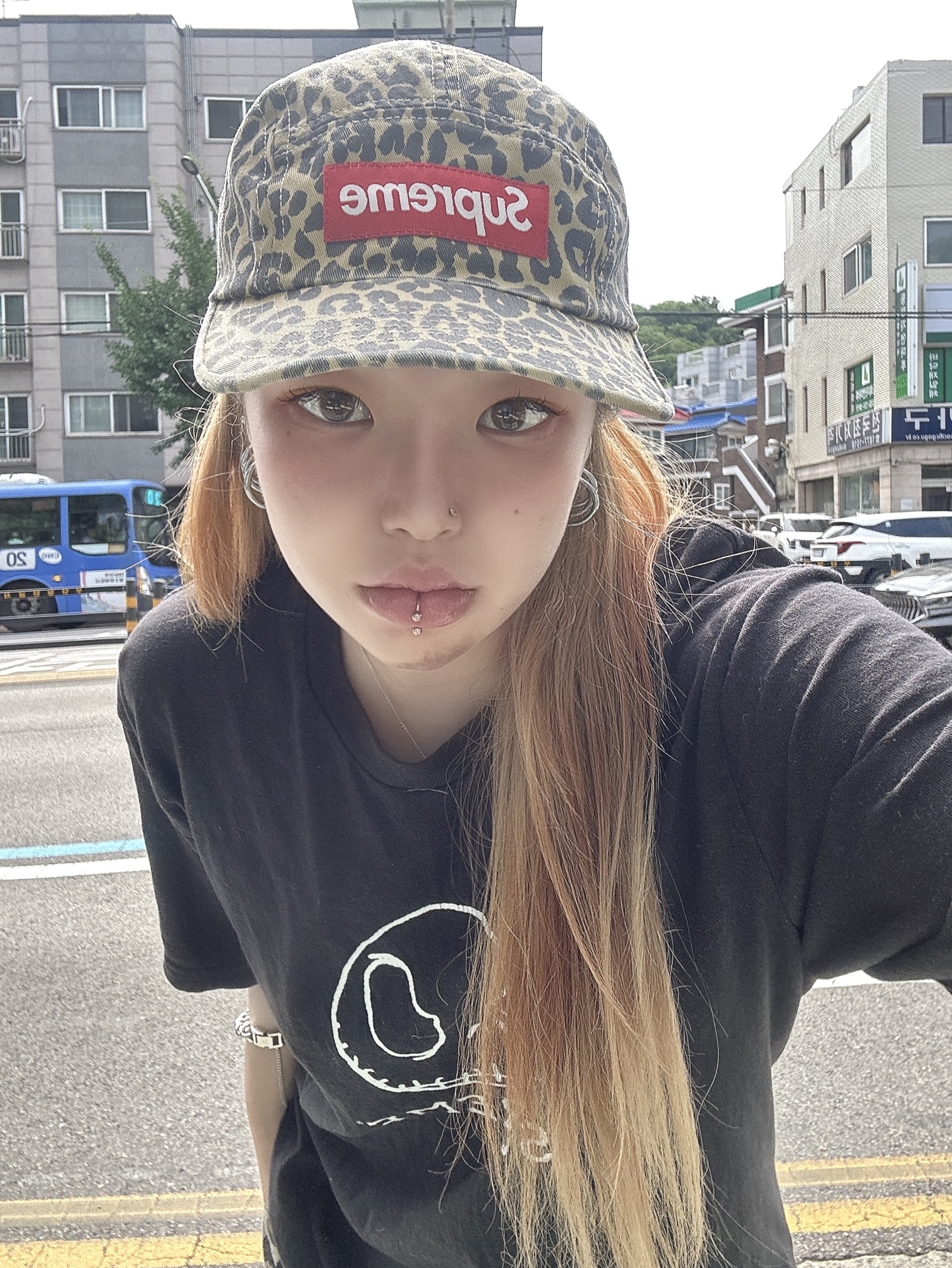 Supreme Washed Chino Twill Camp Cap Leopard - 23FW, Supreme Skeleton T-Shirt Black - 23FW 착용 스타일