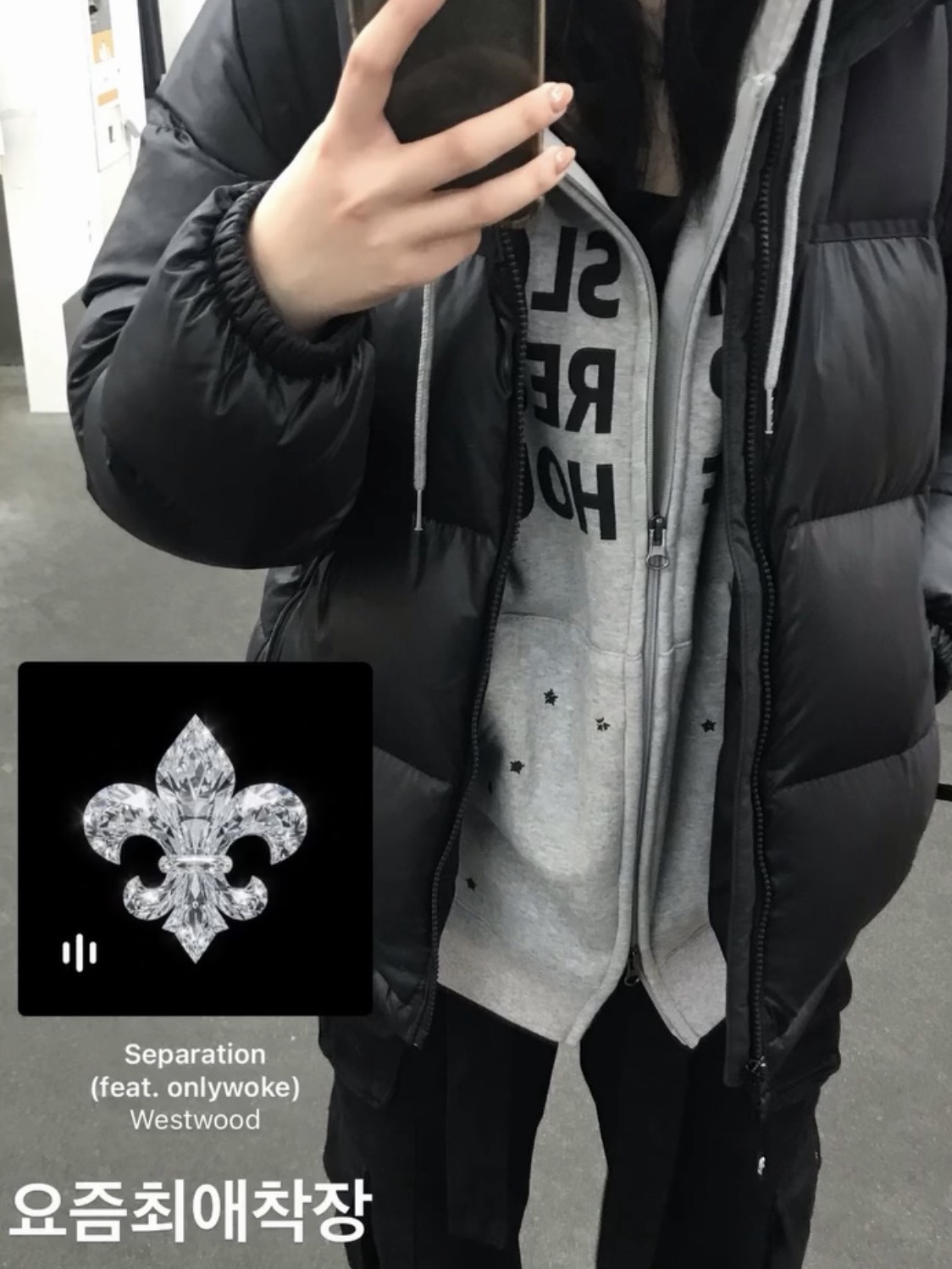 SLOW RECORD HOUSE Typo Star Hood Zip-Up Grey 착용 스타일