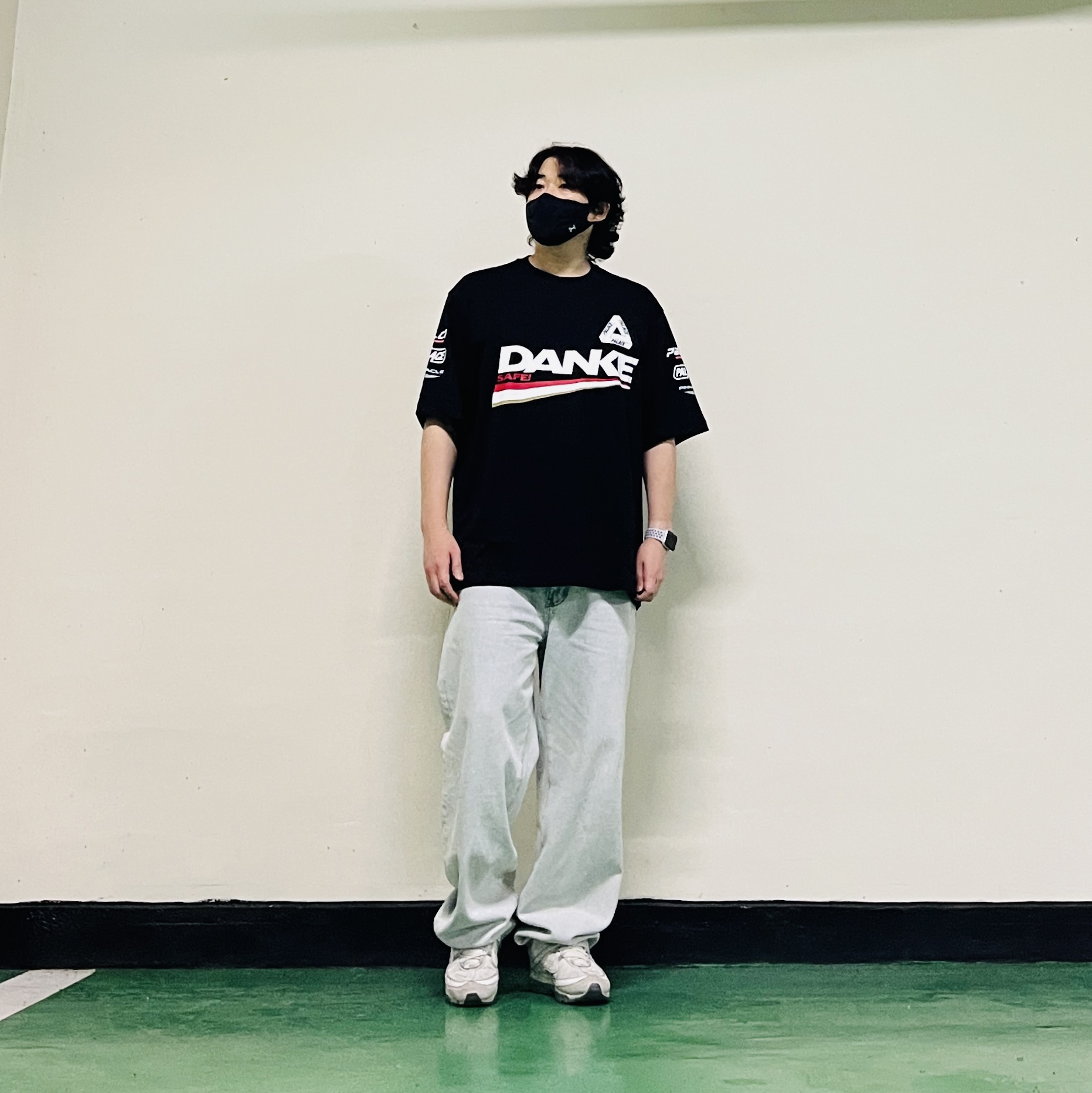 Nike Air Max 98 Summit White, Palace Danke T-Shirt Black - 26SS 착용 스타일 - 1