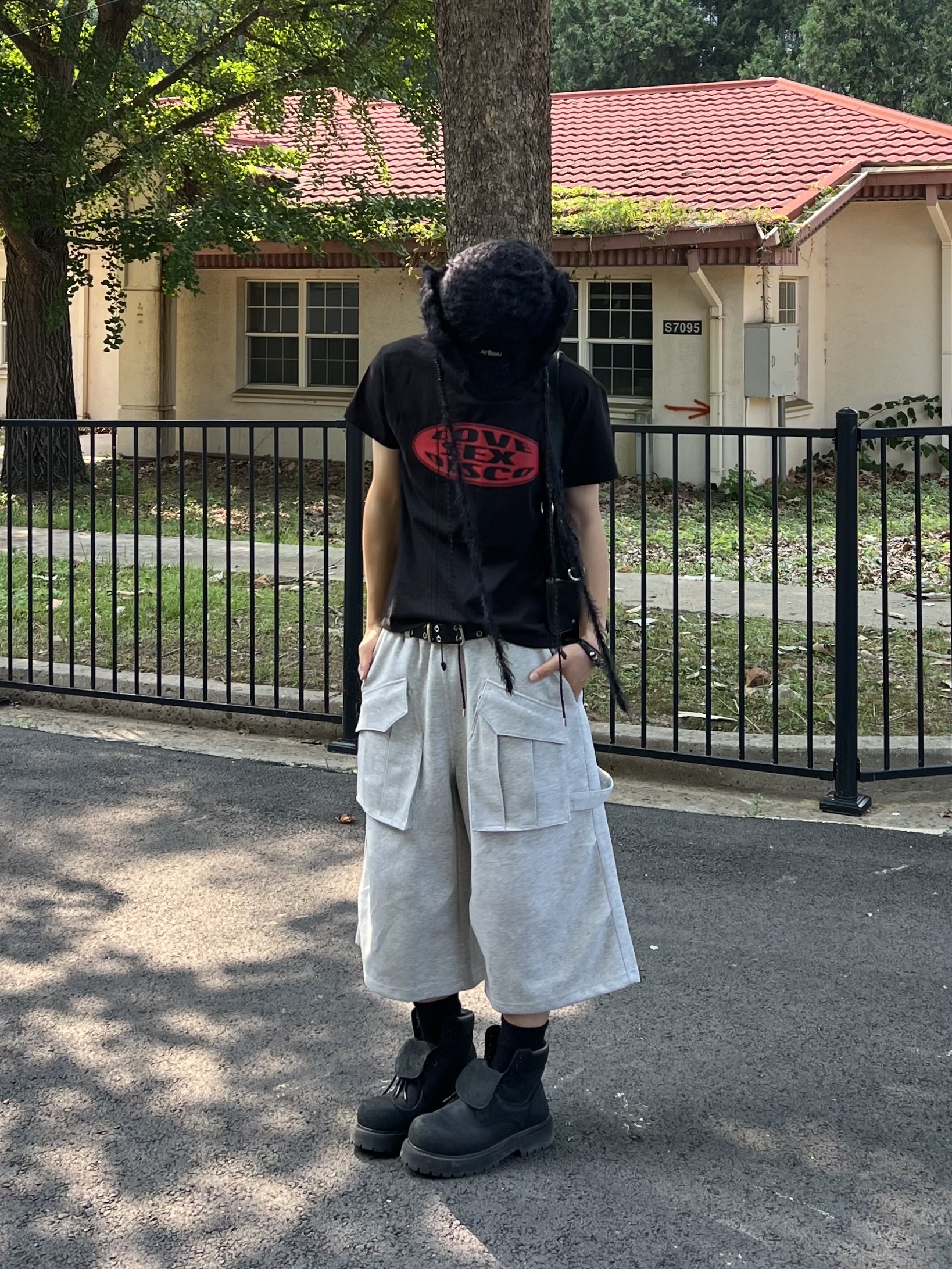 [KREAM 단독] Flavorism Bermuda Cargo Sweat Pants Melange 착용 스타일 - 3