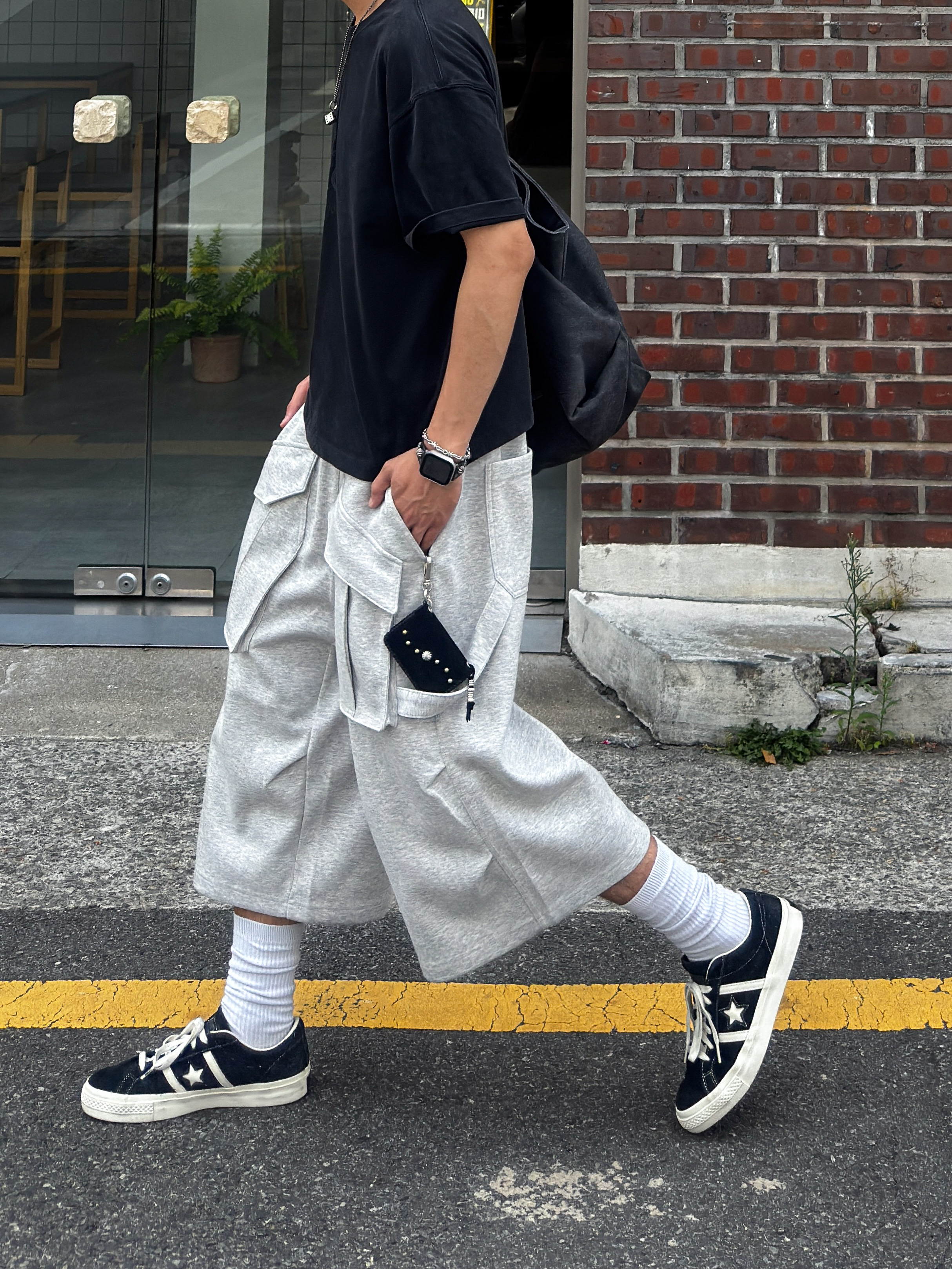 [KREAM 단독] Flavorism Bermuda Cargo Sweat Pants Melange, [프리오더] Polyteru 925 Silver Pendant Dice 착용 스타일 - 4