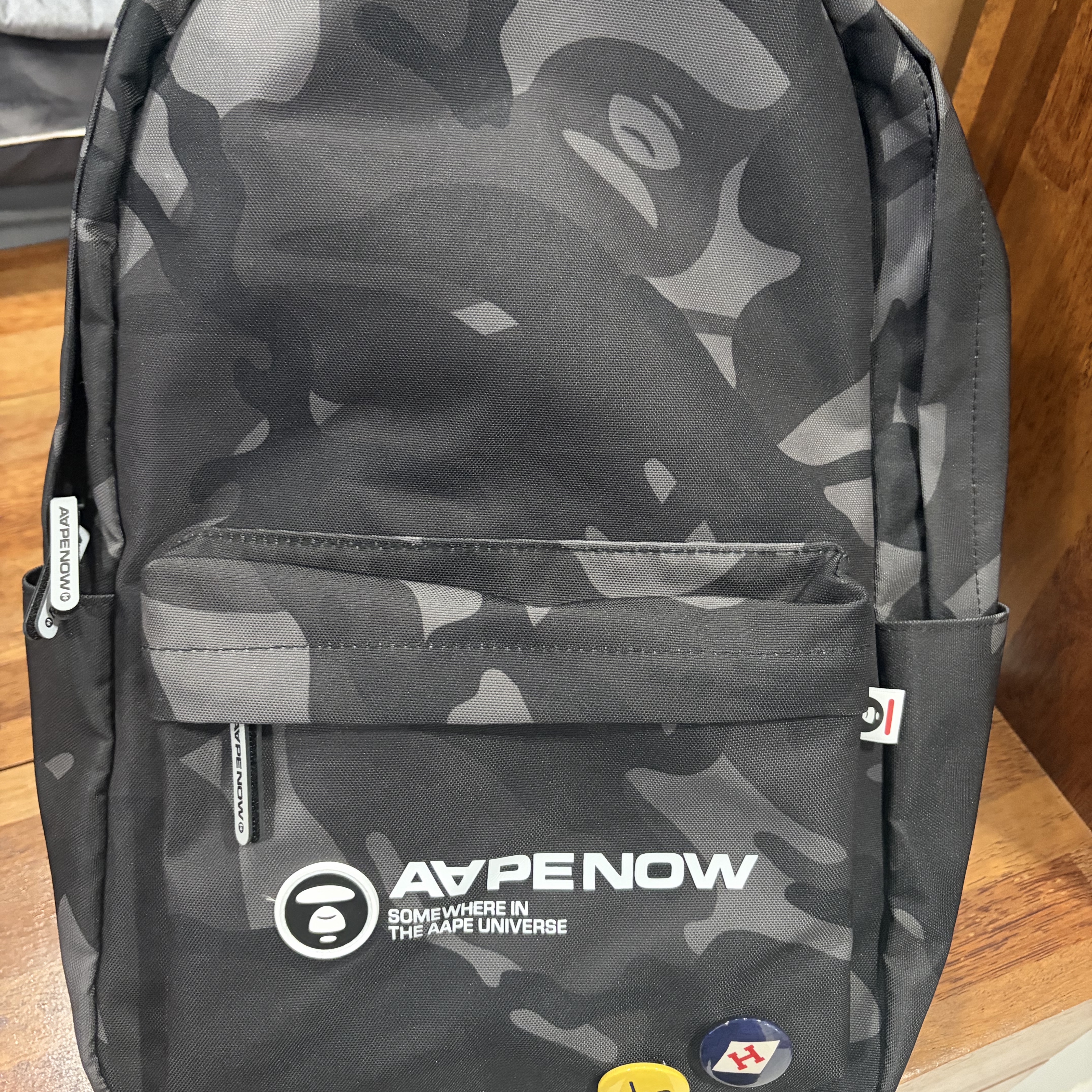 AAPE Now Camo Backpack Black Multi - 26SS, POTHIC Pin Badge Pack 착용 스타일 - 1