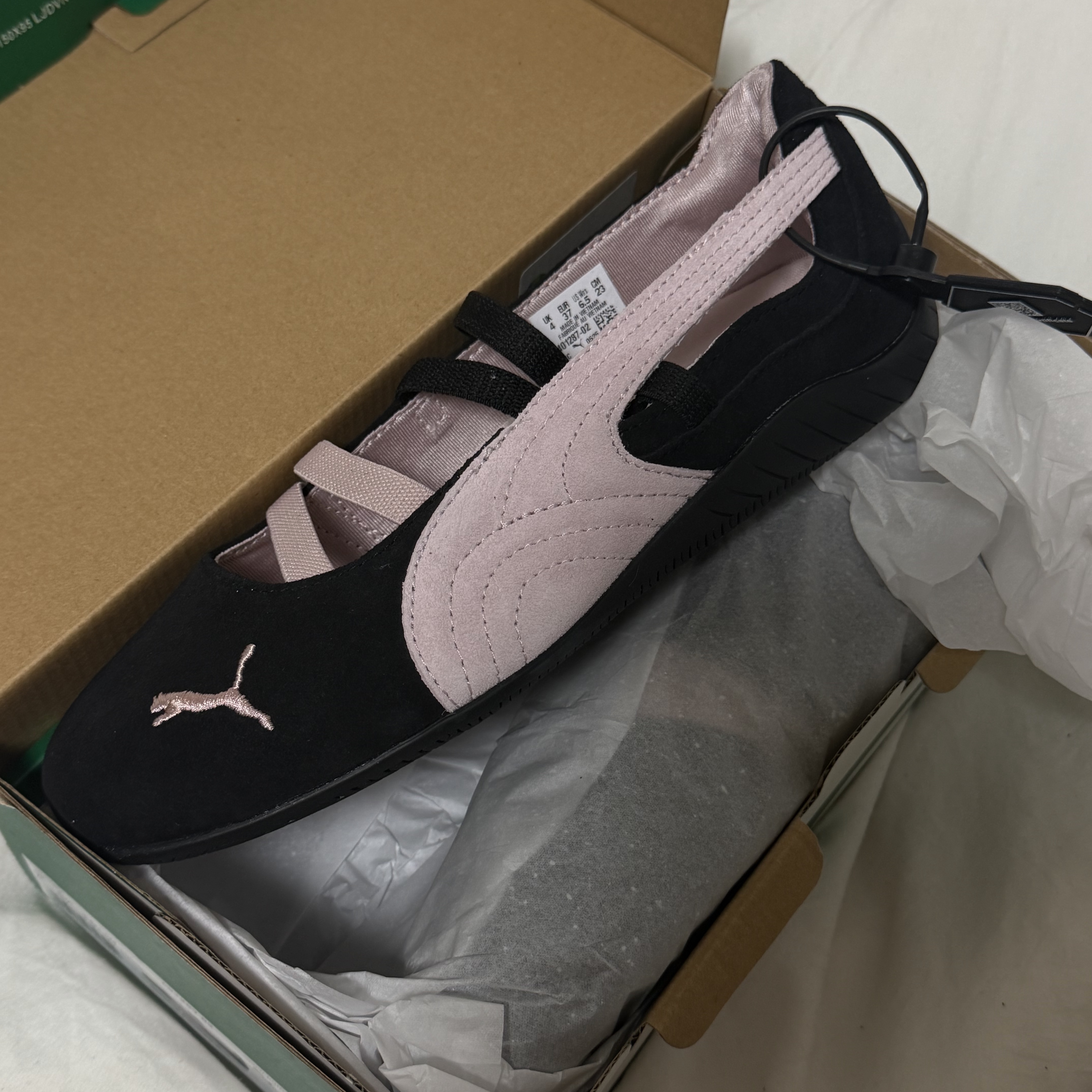 (W) Puma Speedcat Ballet Suede Puma  Black Mauve Mist, Stussy Basic Stussy T-Shirt Black 2024, 2025 착용 스타일 - 1