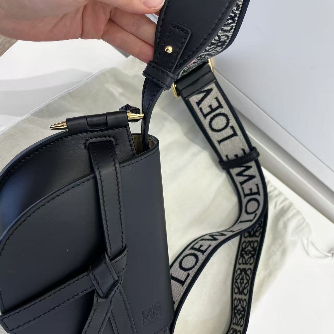 Loewe Mini Gate Dual Bag in Soft Calfskin and Jacquard Black 착용 스타일 - 4