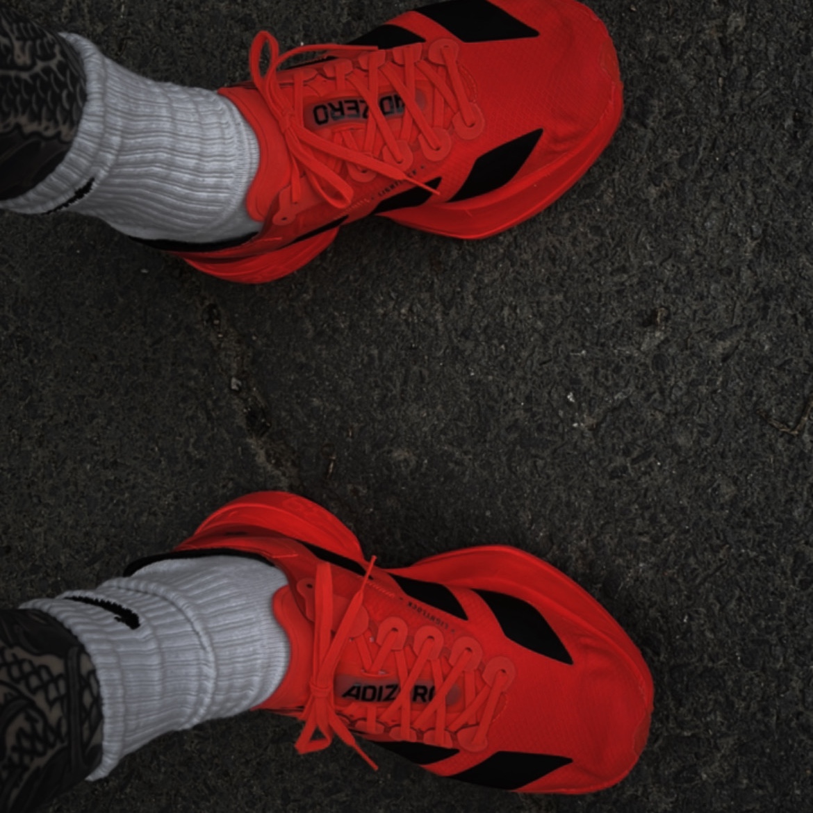 Adidas Adizero Adios Pro 4 Lucid Red Core Black 착용 스타일