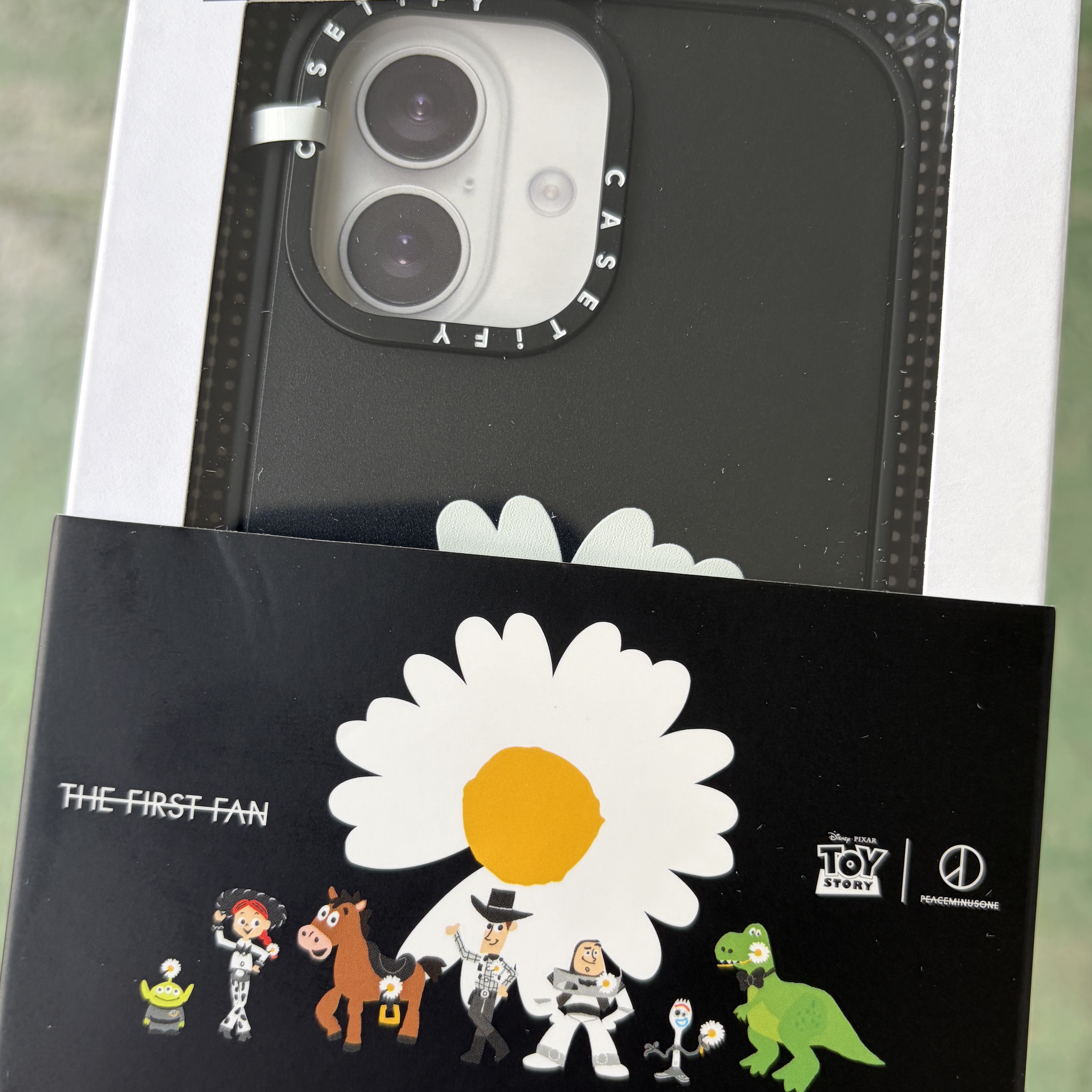 Casetify x Peaceminusone x Toy Story The First Fan Symbol Magsafe Glaze Case 착용 스타일 - 1