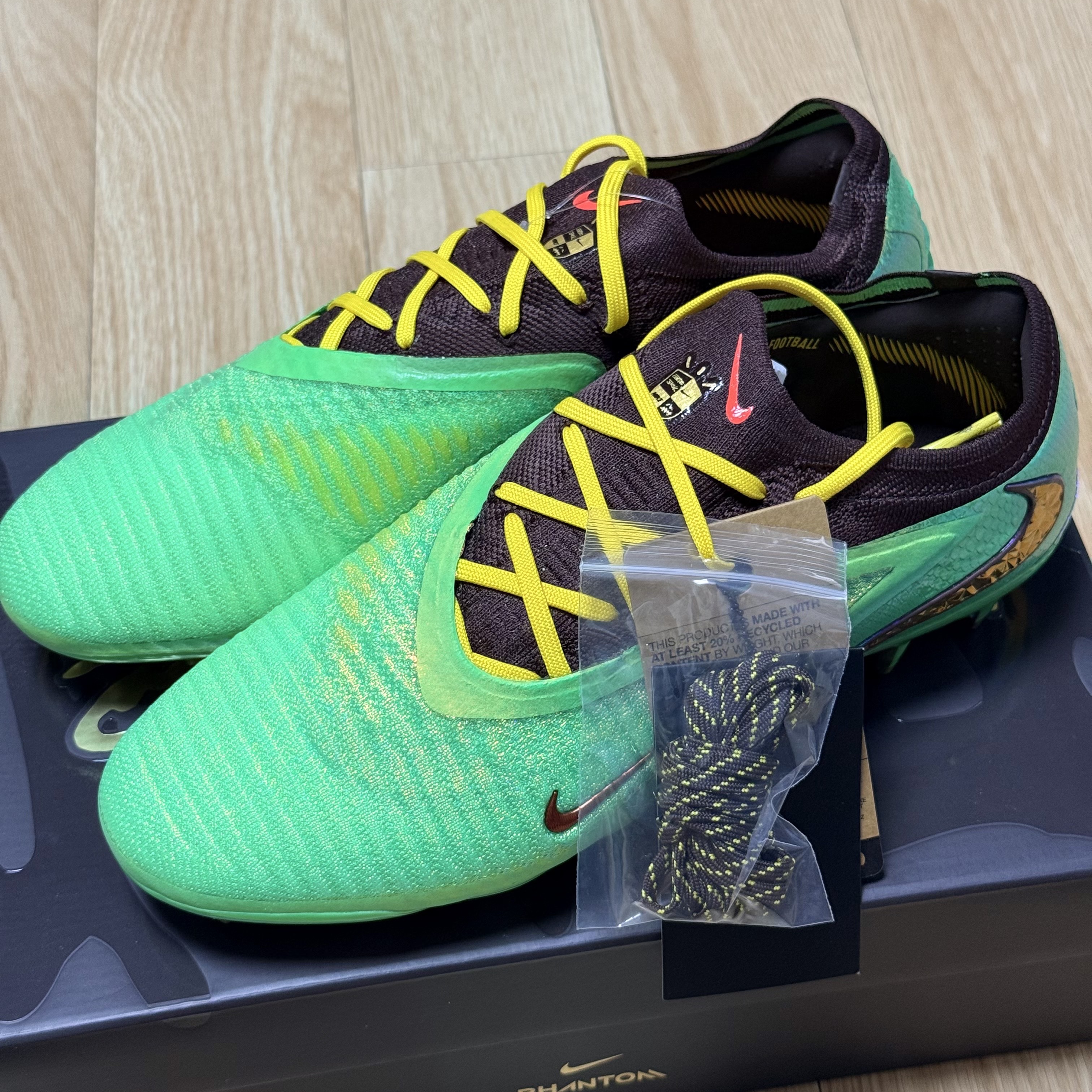 Nike x Travis Scott Cactus Jack Phantom 6 Low Elite FG SE Earth and Metallic Gold 착용 스타일 - 4
