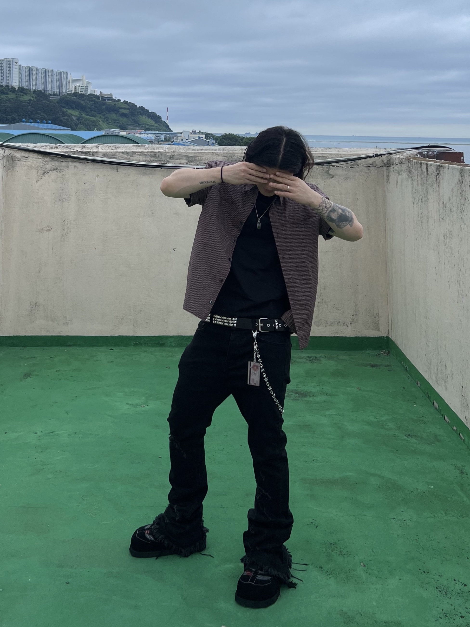 Undermycar Crewgu Double Layered Flared Jeans Moonless Night - 23FW 착용 스타일 - 4