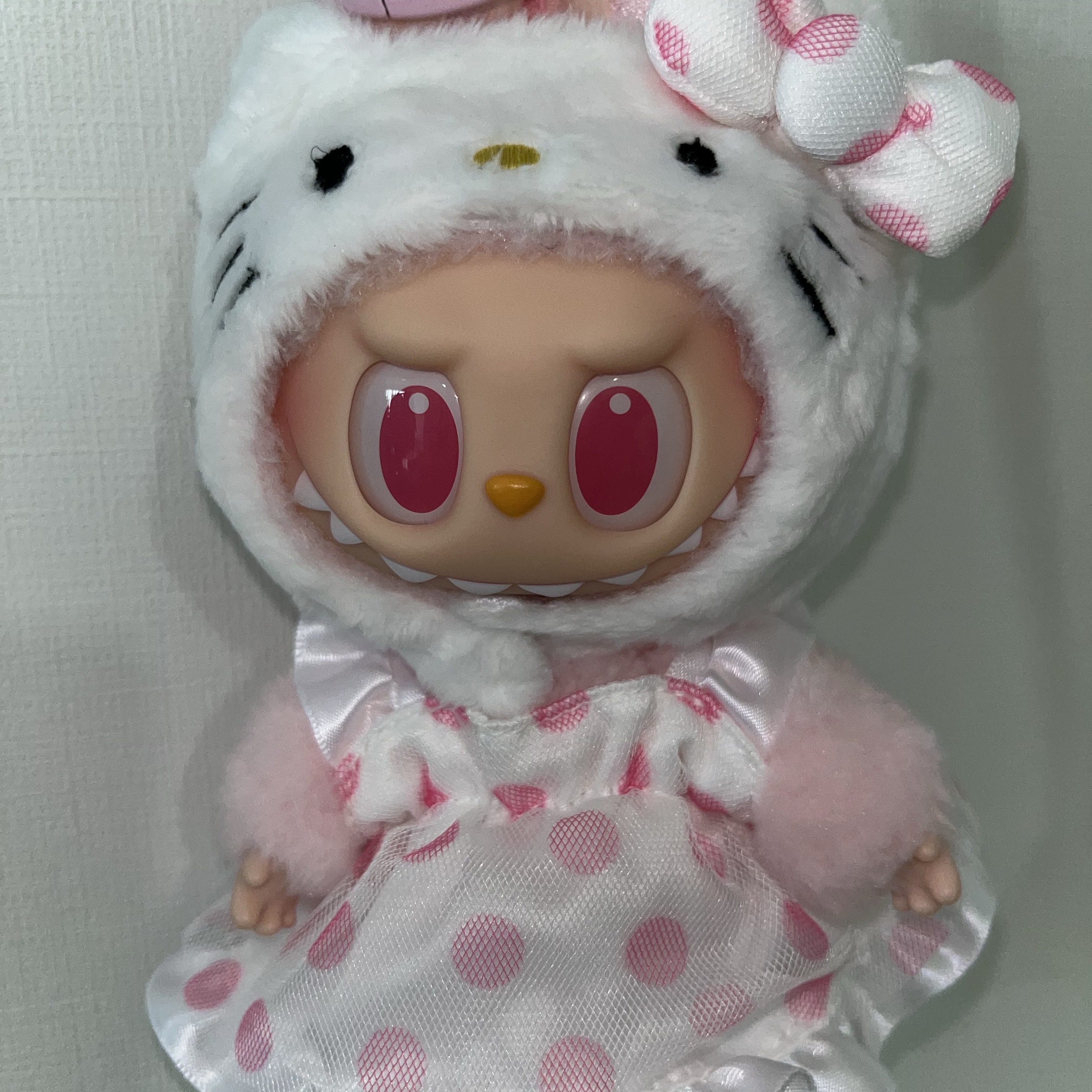 Pop Mart Labubu The Monsters x Hello Kitty And Friends Series Plush Pendant Hello Kitty (Opened Case) 착용 스타일 - 1