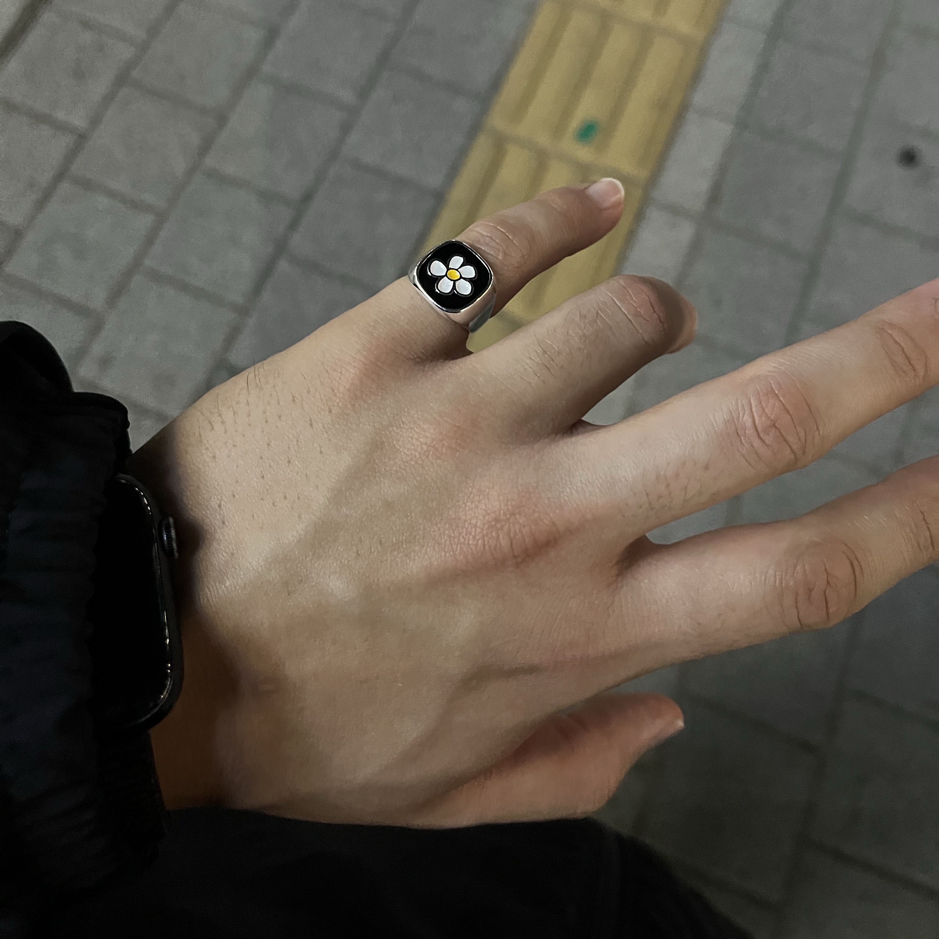 Nonenon Bloom Square Ring 착용 스타일