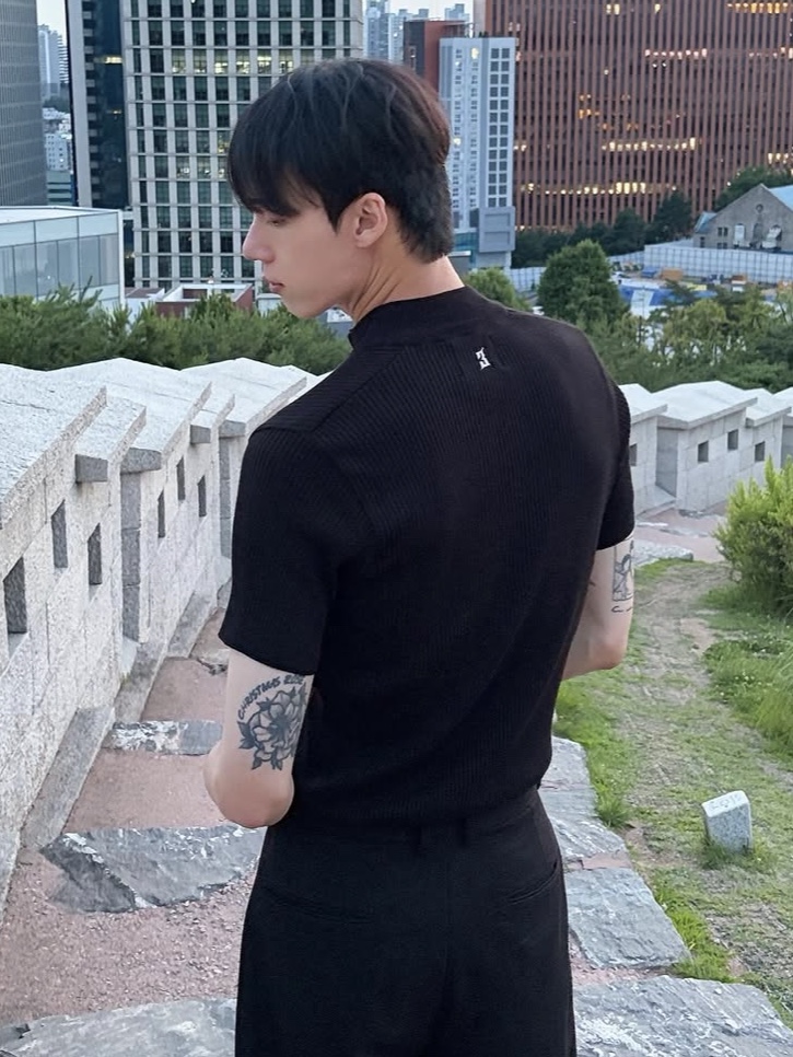 PHOS333 M Slim Fit Half Zip Knit Black 착용 스타일 - 3
