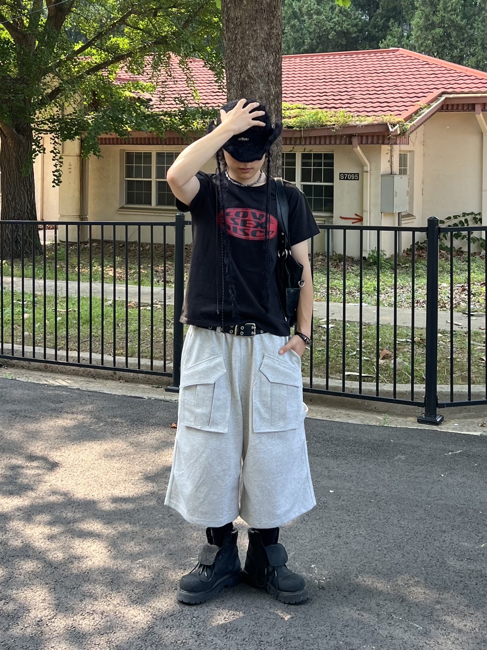 [KREAM 단독] Flavorism Bermuda Cargo Sweat Pants Melange 착용 스타일 - 2