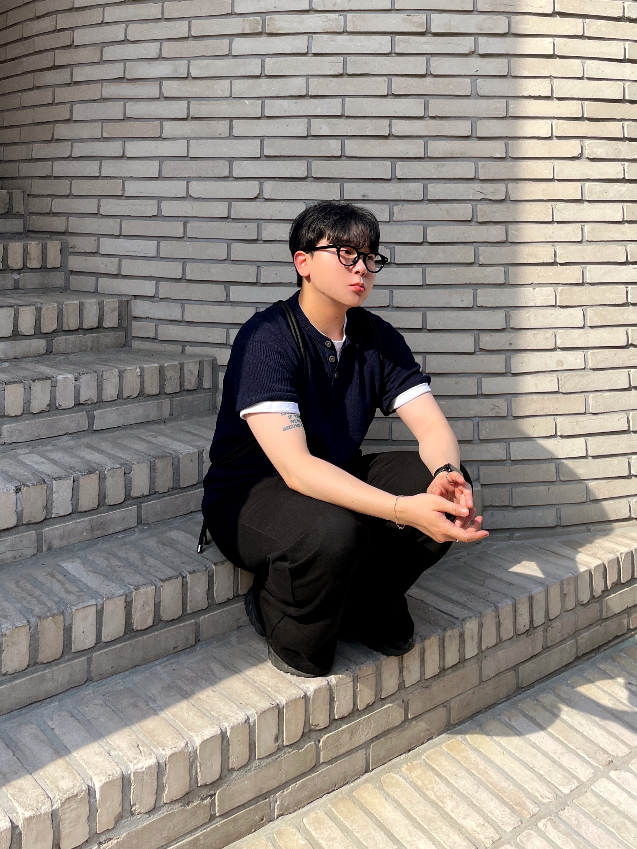 Knitted Coolever Henley Neck Half Sleeve Knit NVAY 착용 스타일 - 2