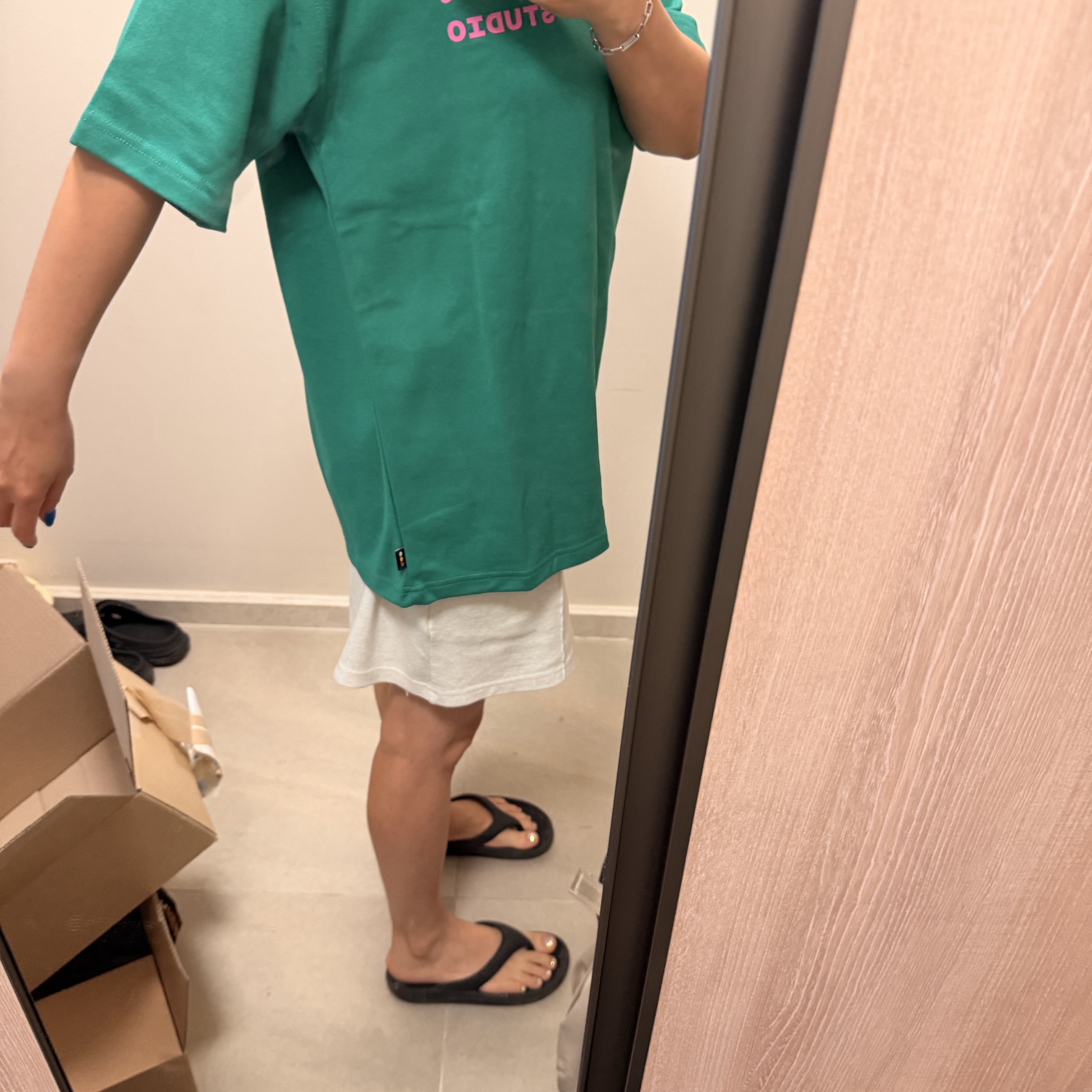 IAB Studio T-Shirt Green Pink 착용 스타일