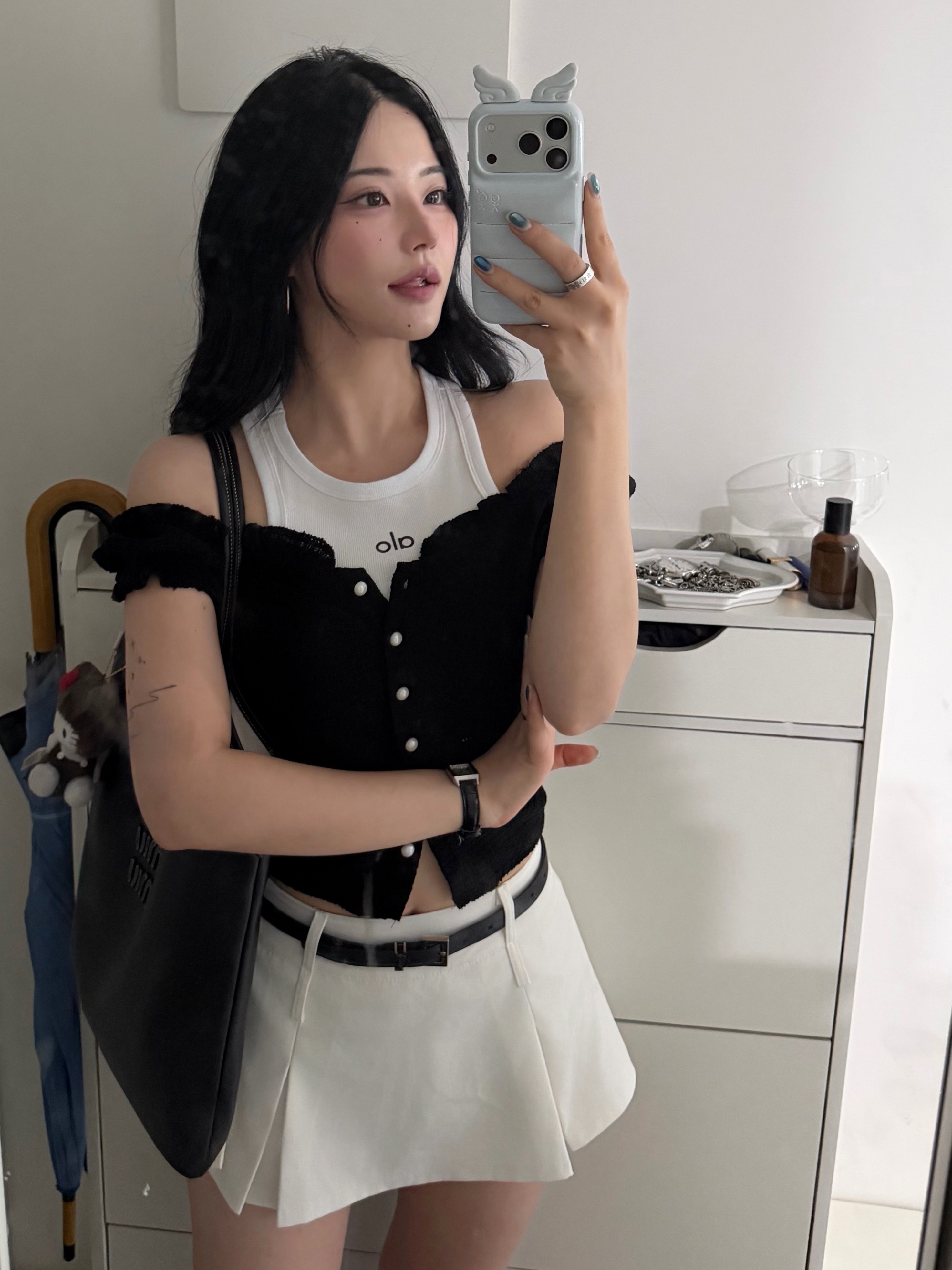 (W) Alo Yoga Aspire Tank White 착용 스타일