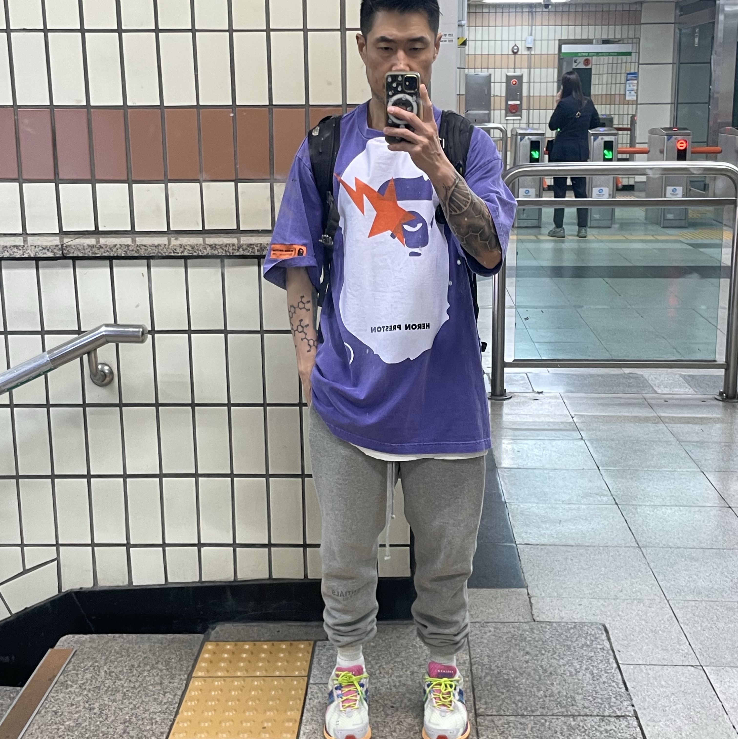 BAPE x Heron Preston Relaxed T-Shirt White Black, New Balance x Action Bronson 1906R Rosewater Green Pink 착용 스타일