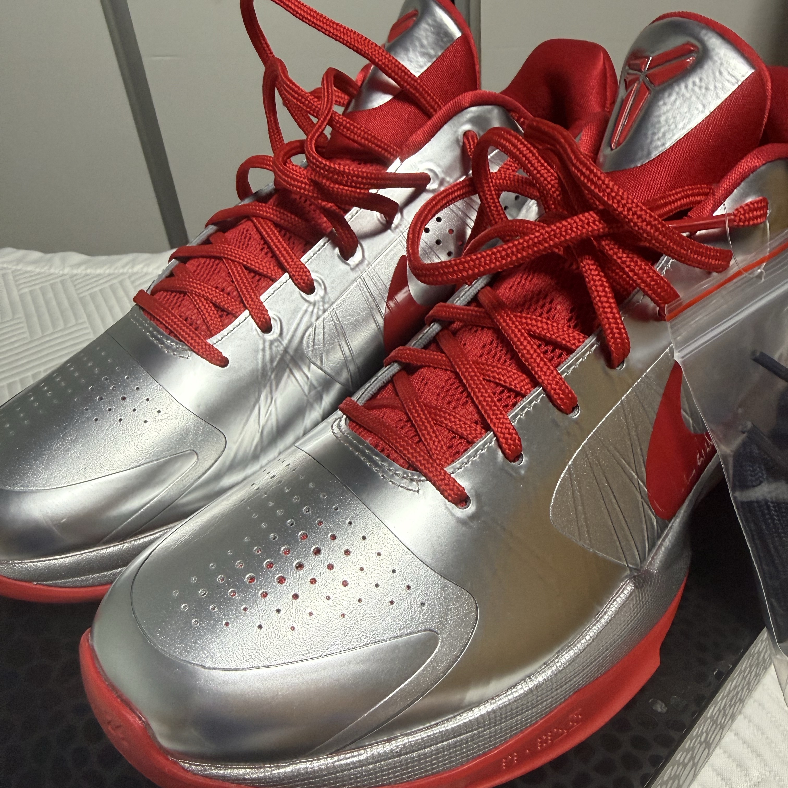 Nike x Caitlin Clark Kobe 5 Protro Metallic Silver University Red 착용 스타일